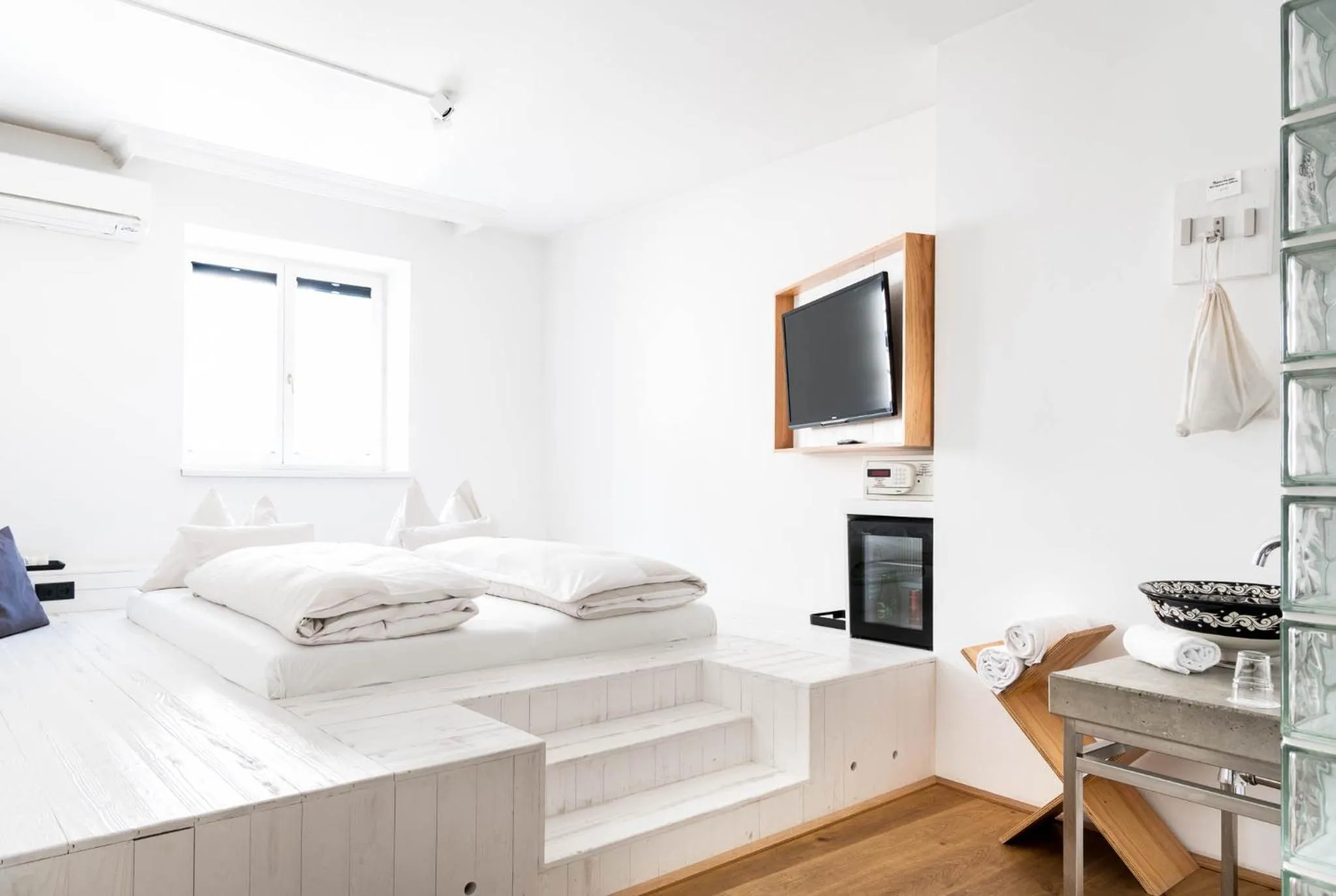 Bathroom, Bed in Grand Hôtel Wiesler - Centre of Graz