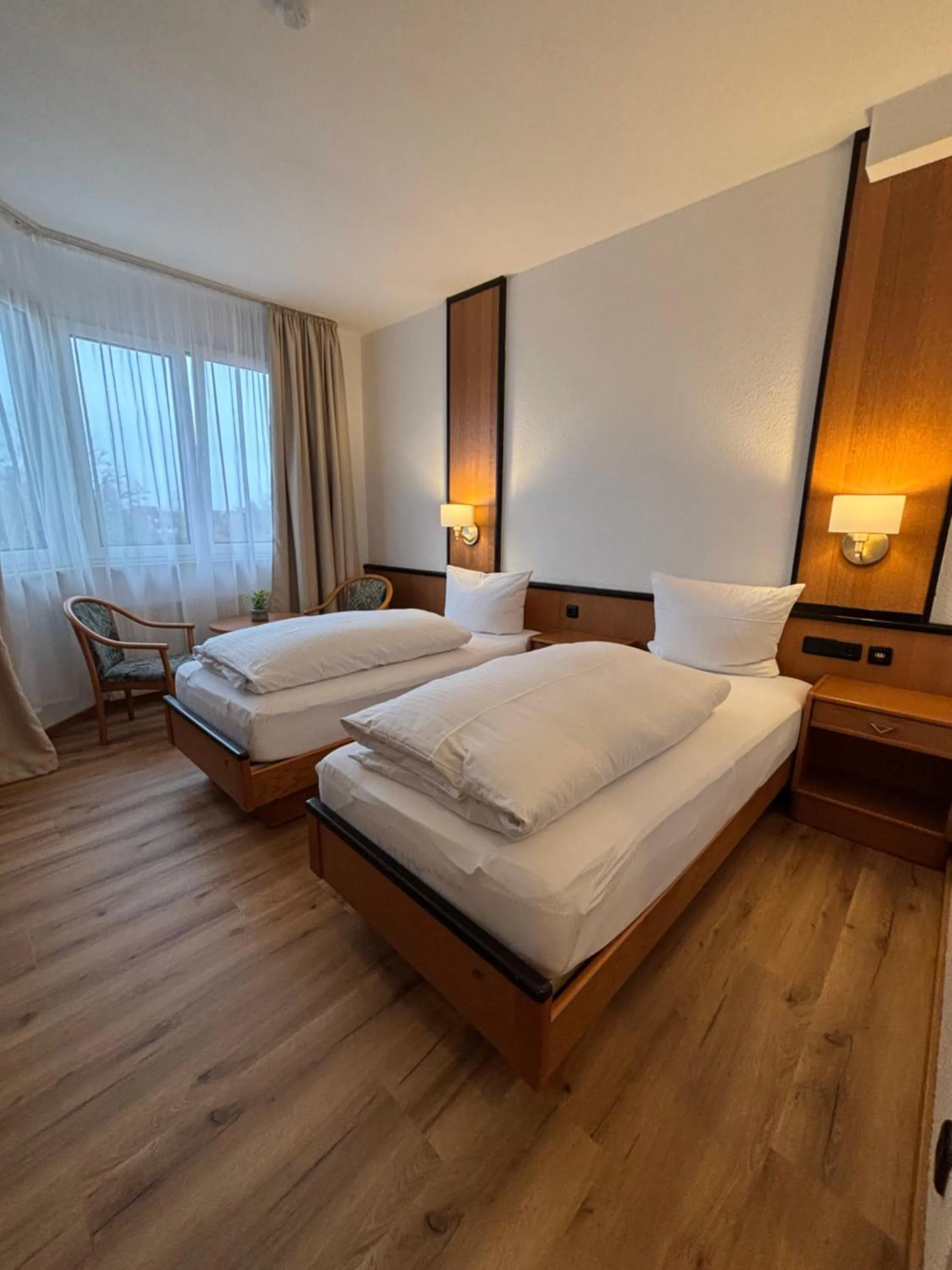 Photo of the whole room, Bed in E&D Hotel Rodgau