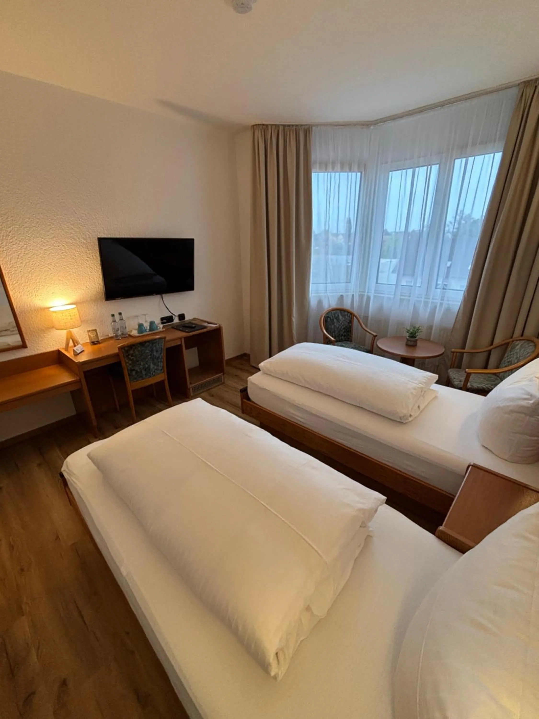 Photo of the whole room, Bed in E&D Hotel Rodgau