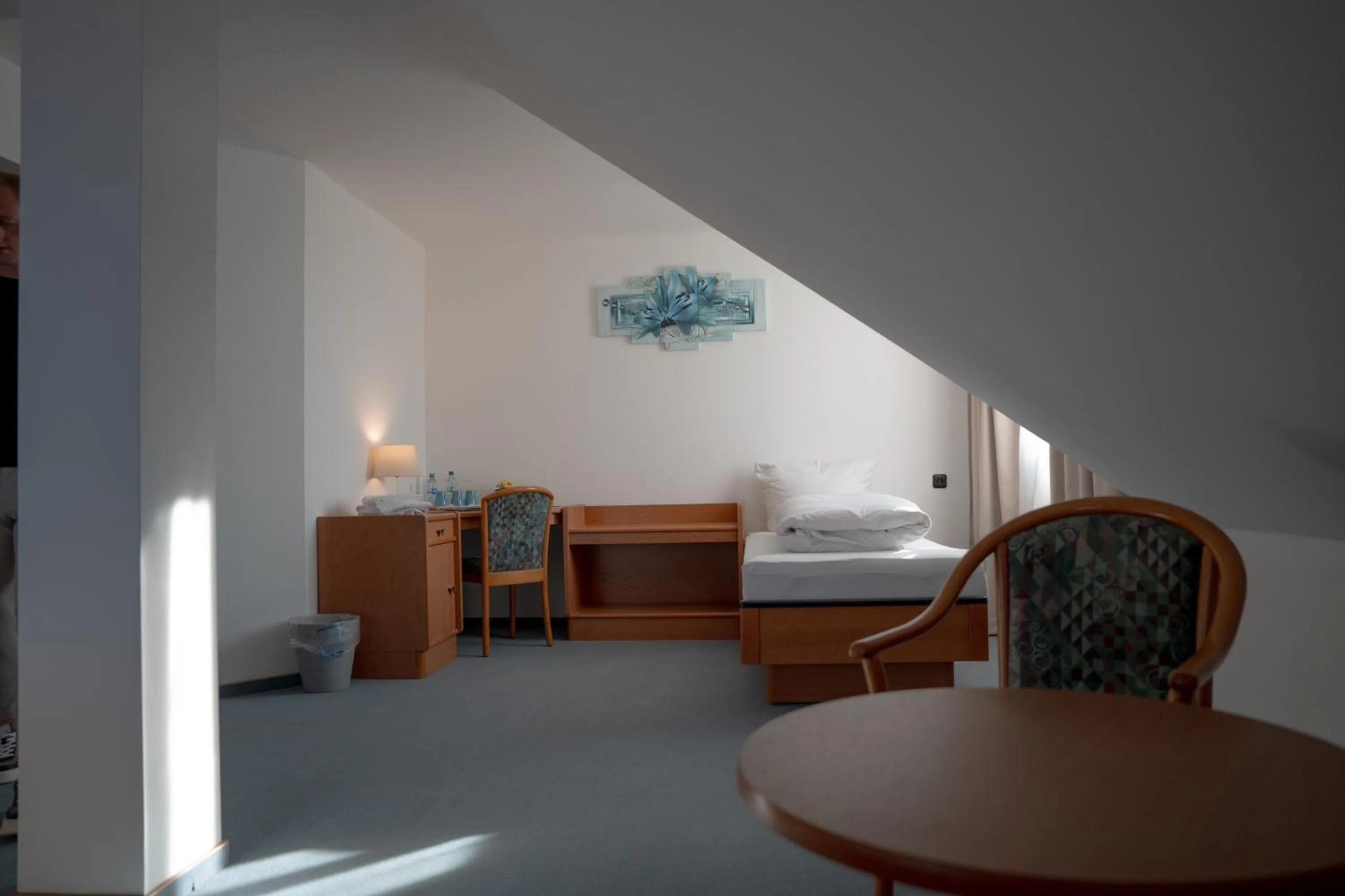 Photo of the whole room, Bed in E&D Hotel Rodgau