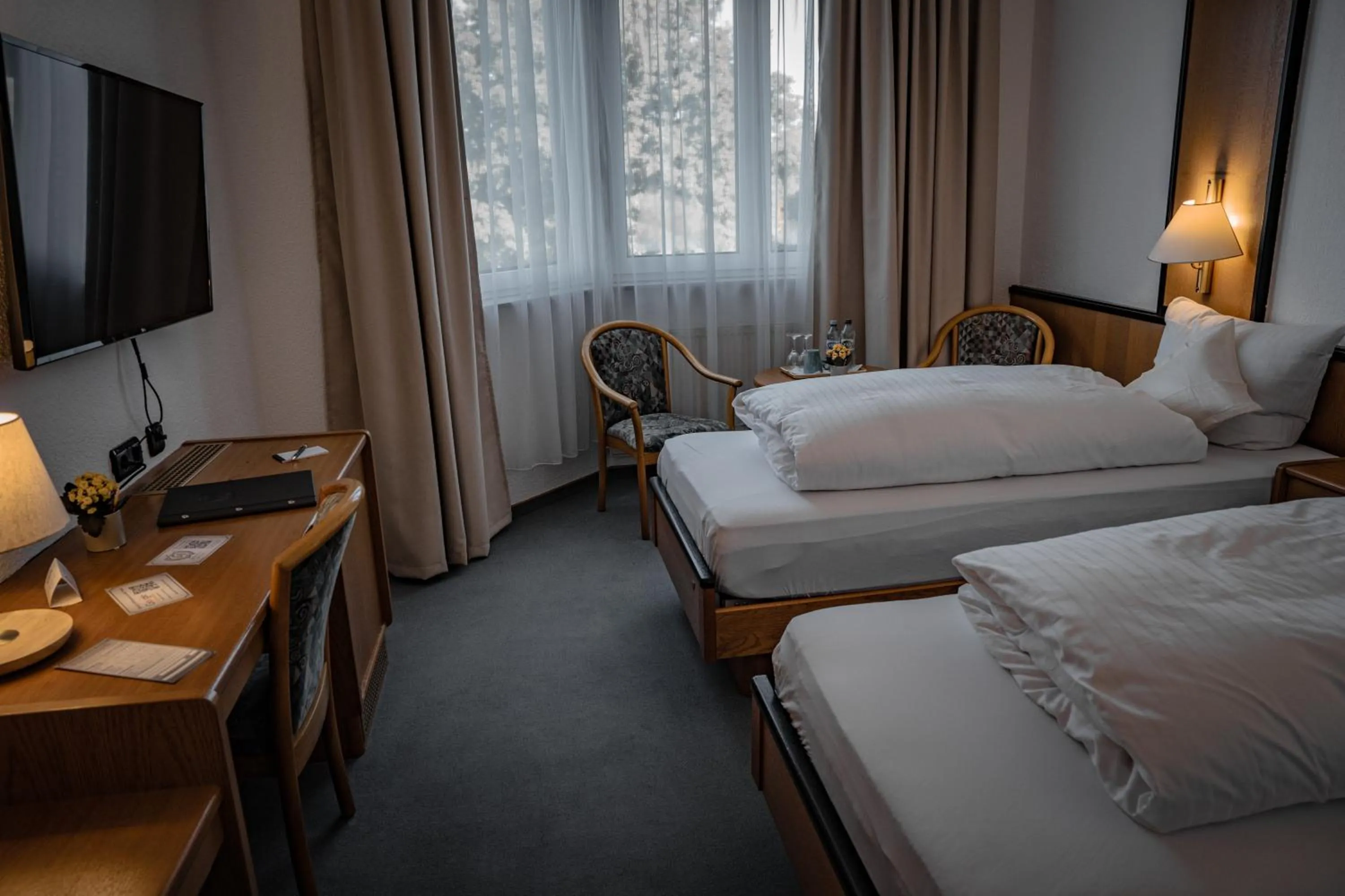 Photo of the whole room, Bed in E&D Hotel Rodgau