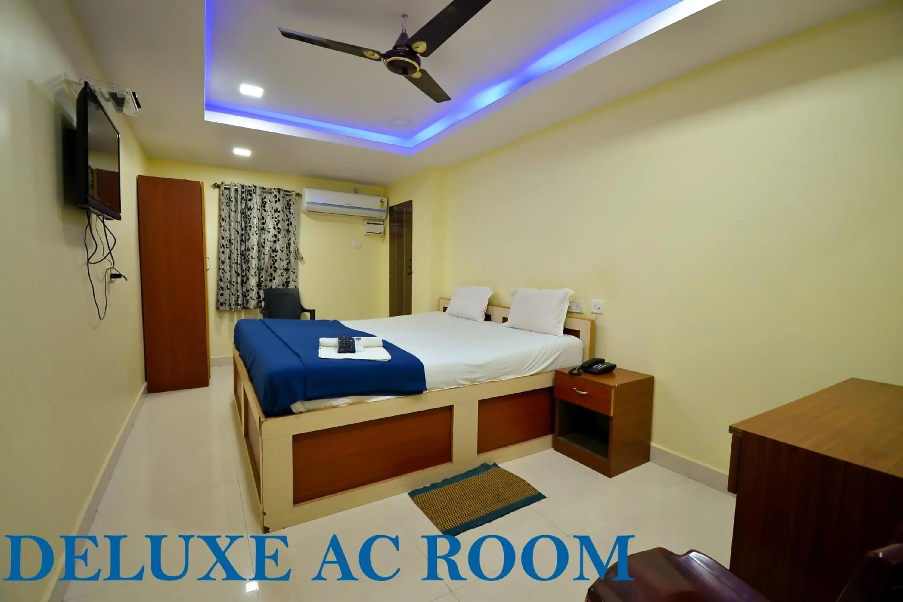 Bed in HOTEL CORAL INN -HCI