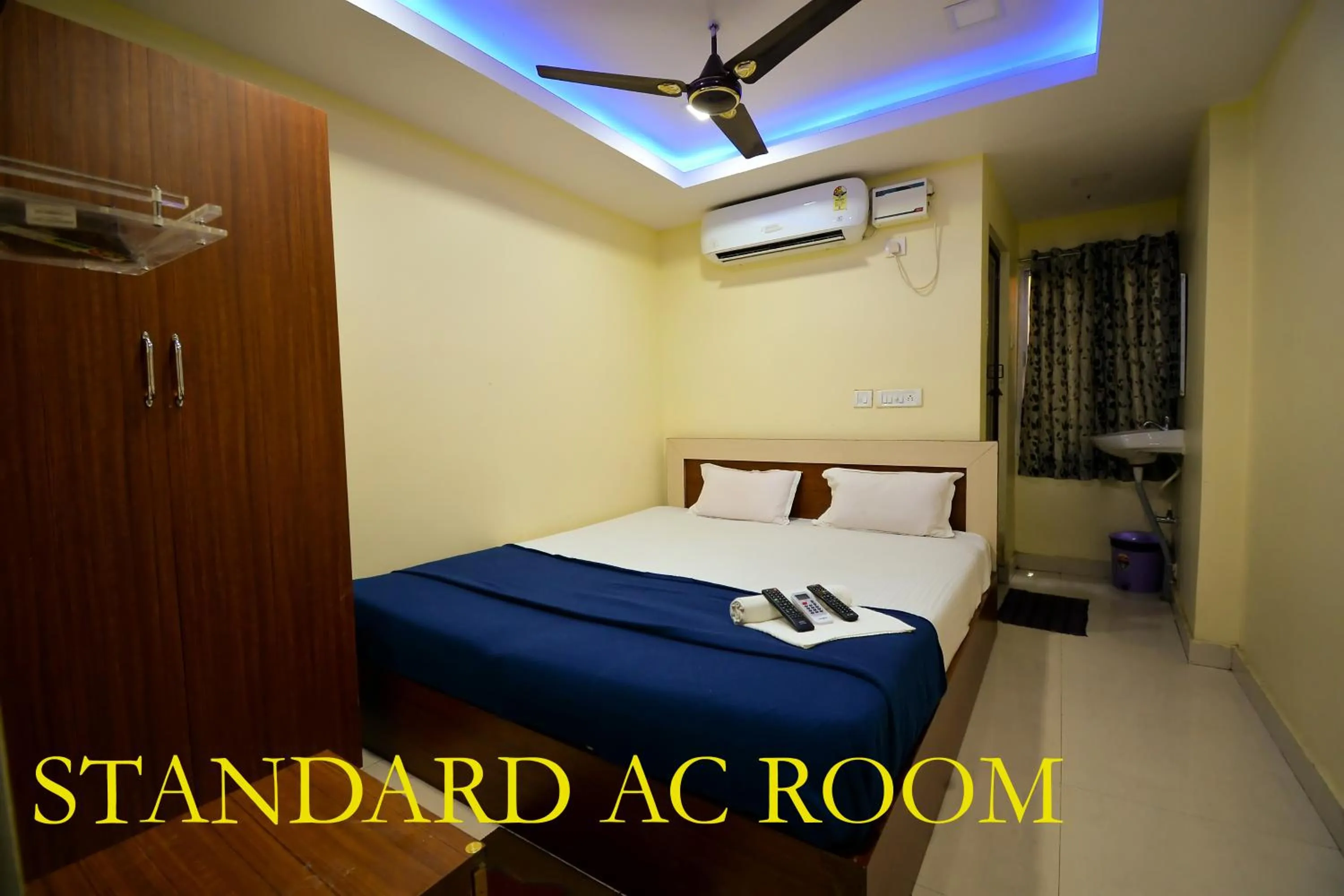 Bed in HOTEL CORAL INN -HCI