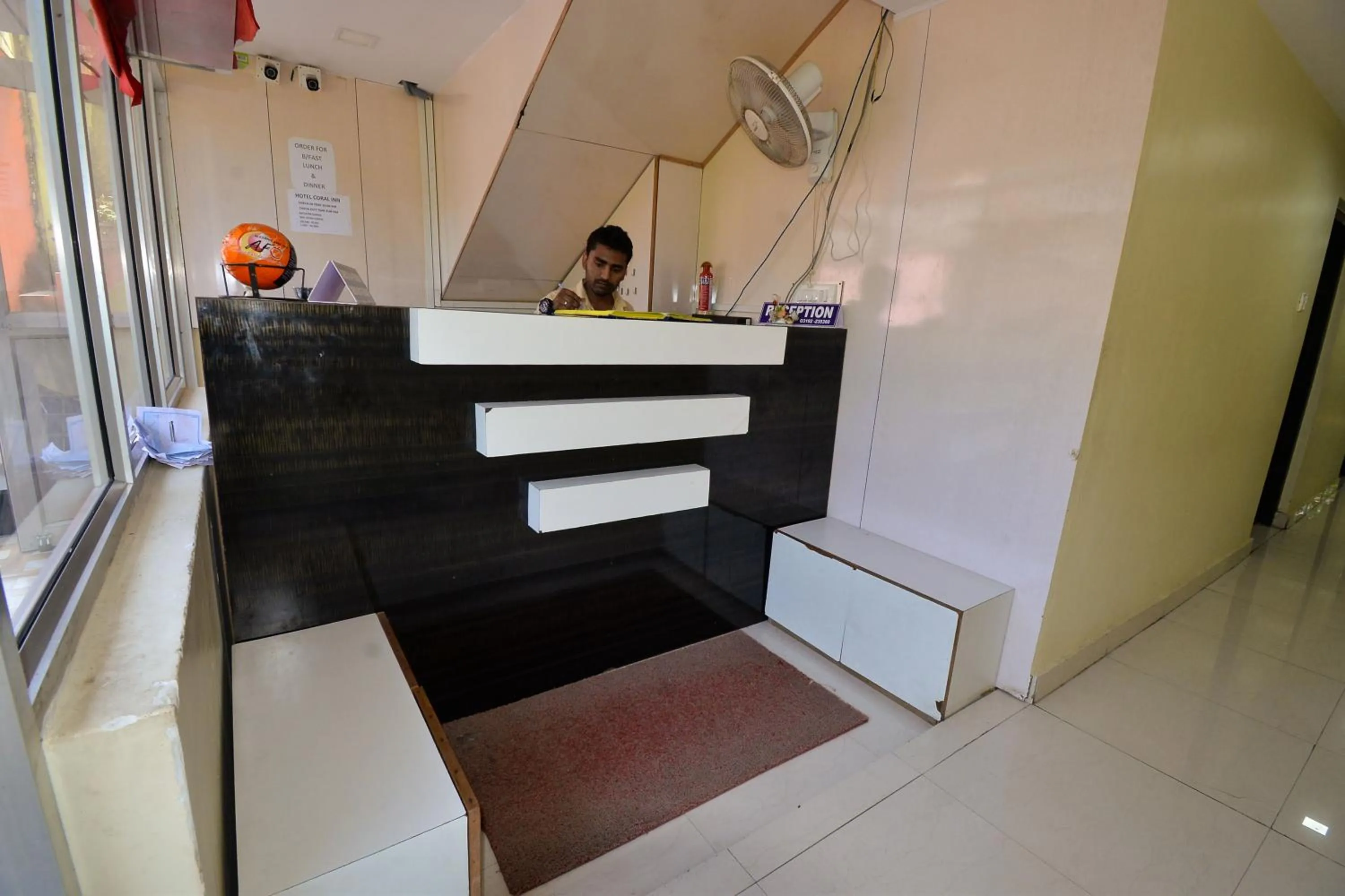 Lobby or reception in HOTEL CORAL INN -HCI