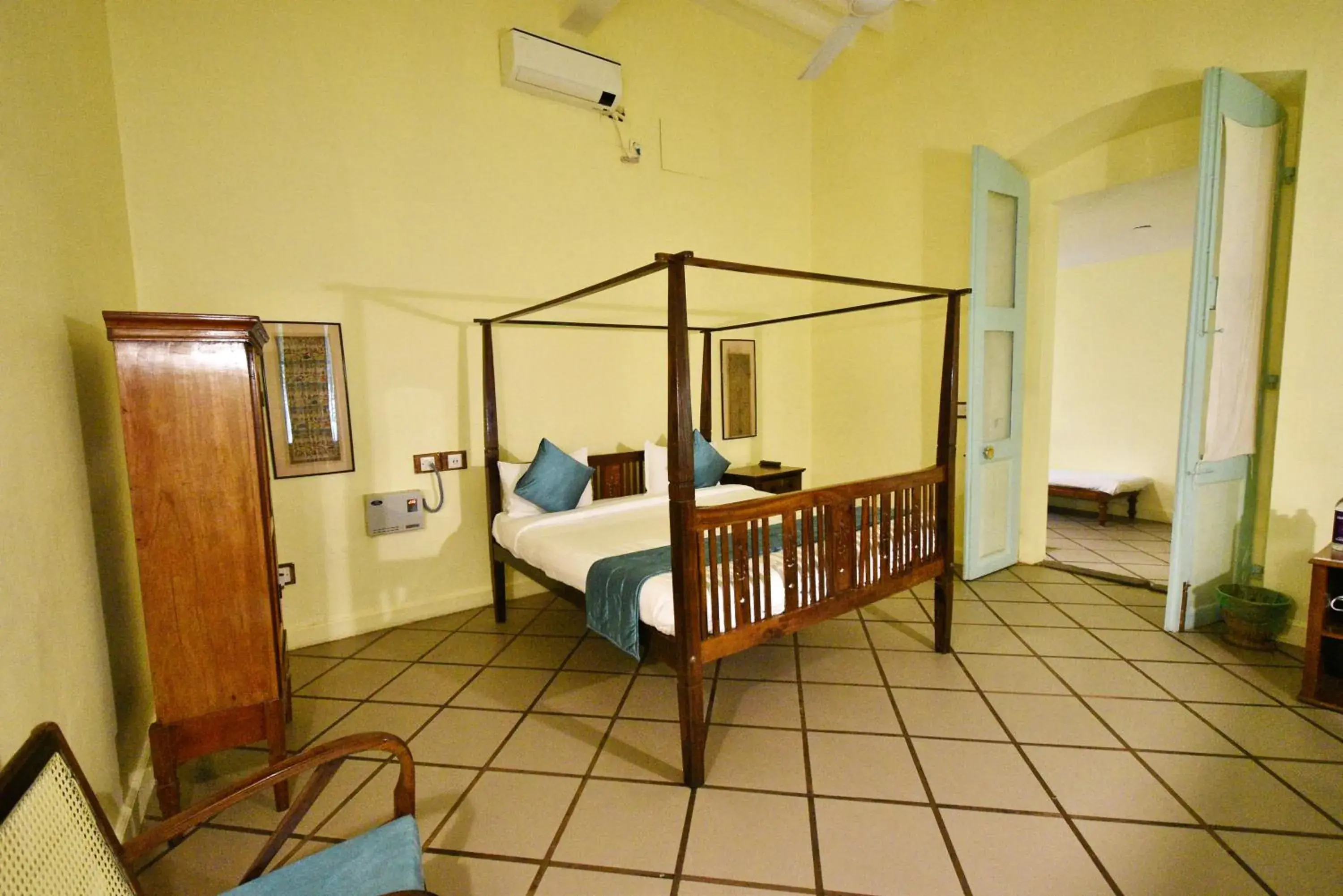 Bedroom, Bed in Hotel Villa Des Gouverneurs Bedroom, Bed in Hotel Villa Des Gouverneurs