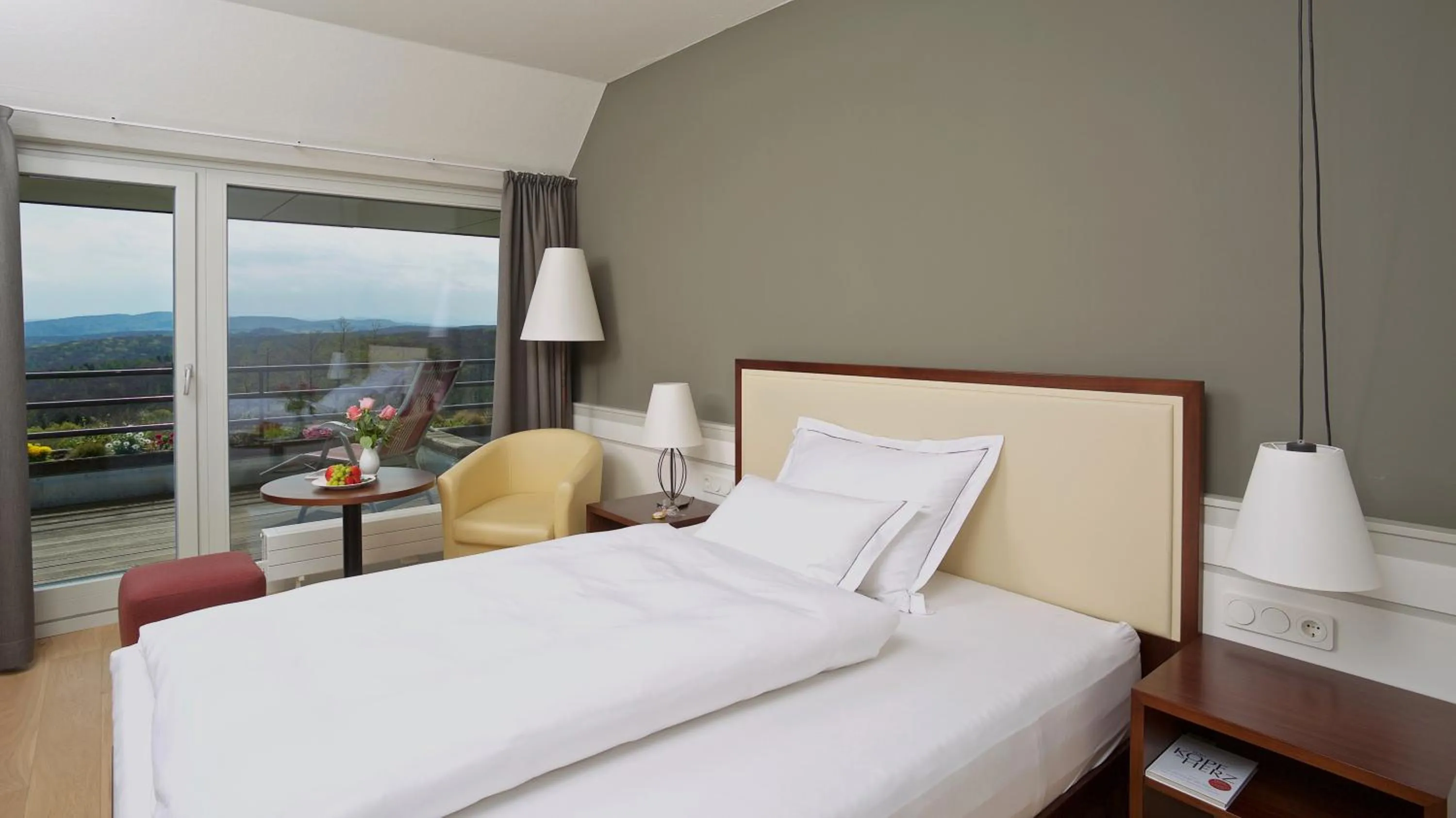 Mountain view, Bed in Berghotel Tulbingerkogel