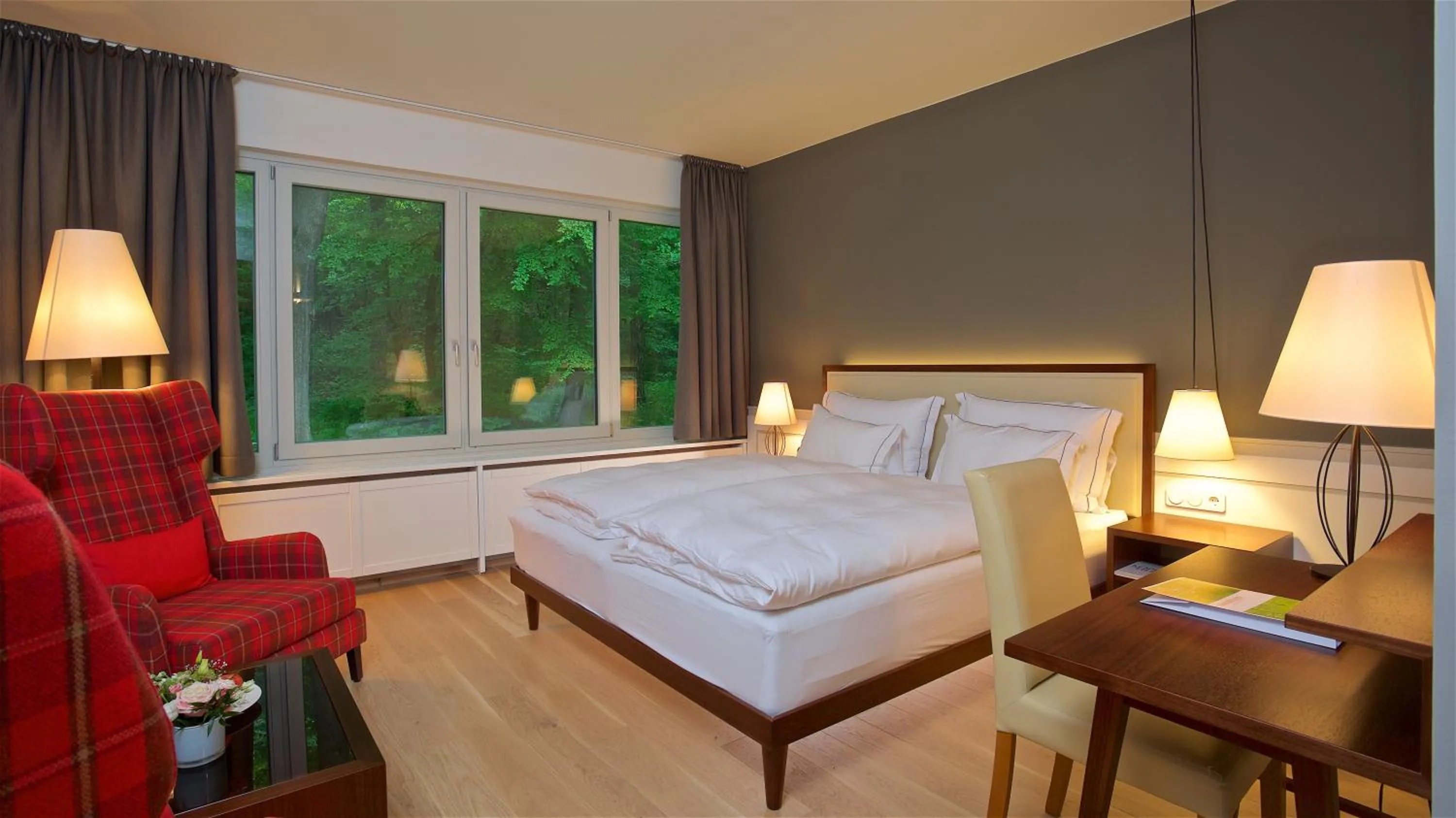 Bedroom, Bed in Berghotel Tulbingerkogel