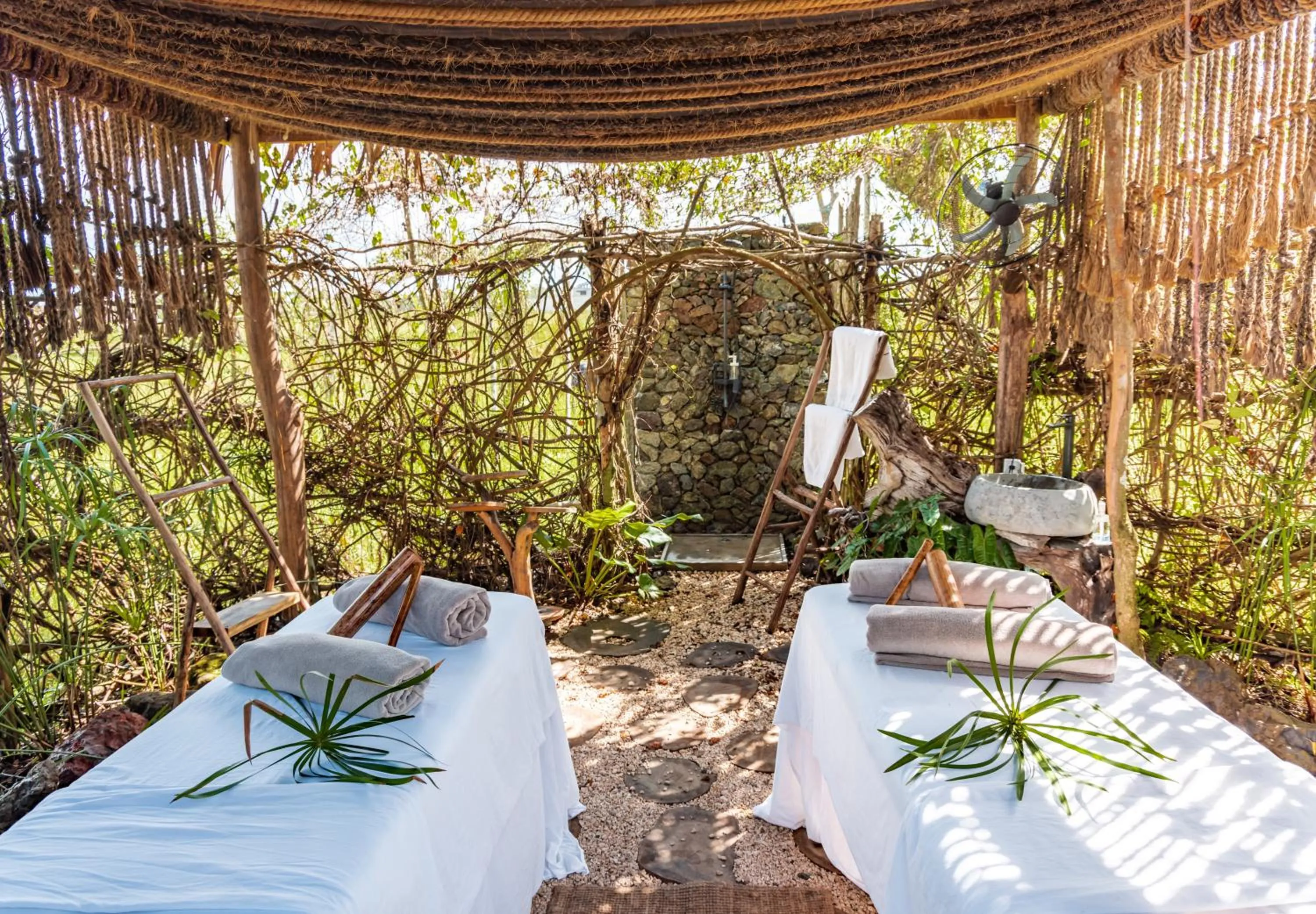 Day in Green Land Bubble Glamping