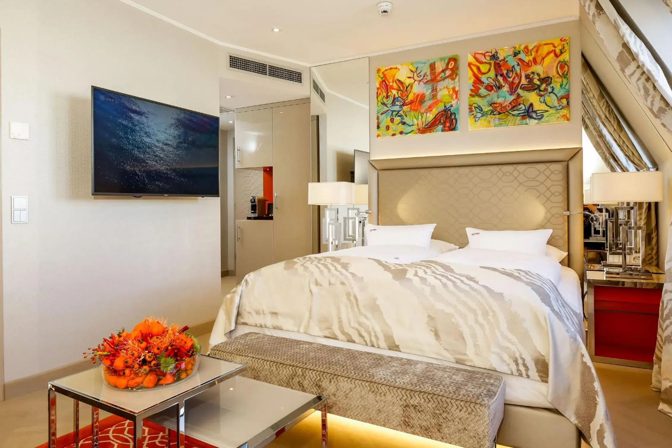 TV and multimedia, Bed in Boutiquehotel Das Tyrol TV and multimedia, Bed in Boutiquehotel Das Tyrol