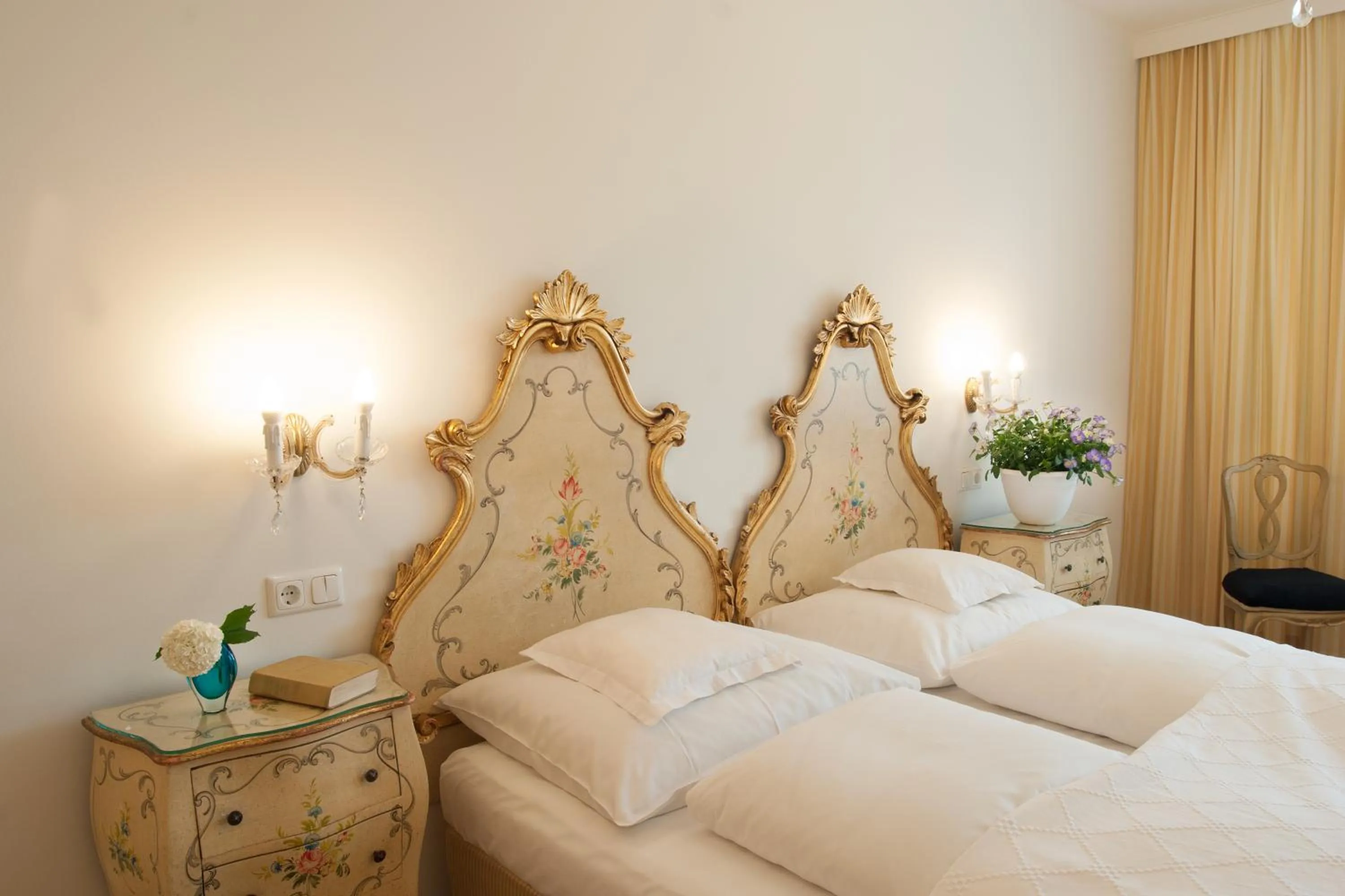 Bed in Austria Classic Hotel Wolfinger - Hauptplatz