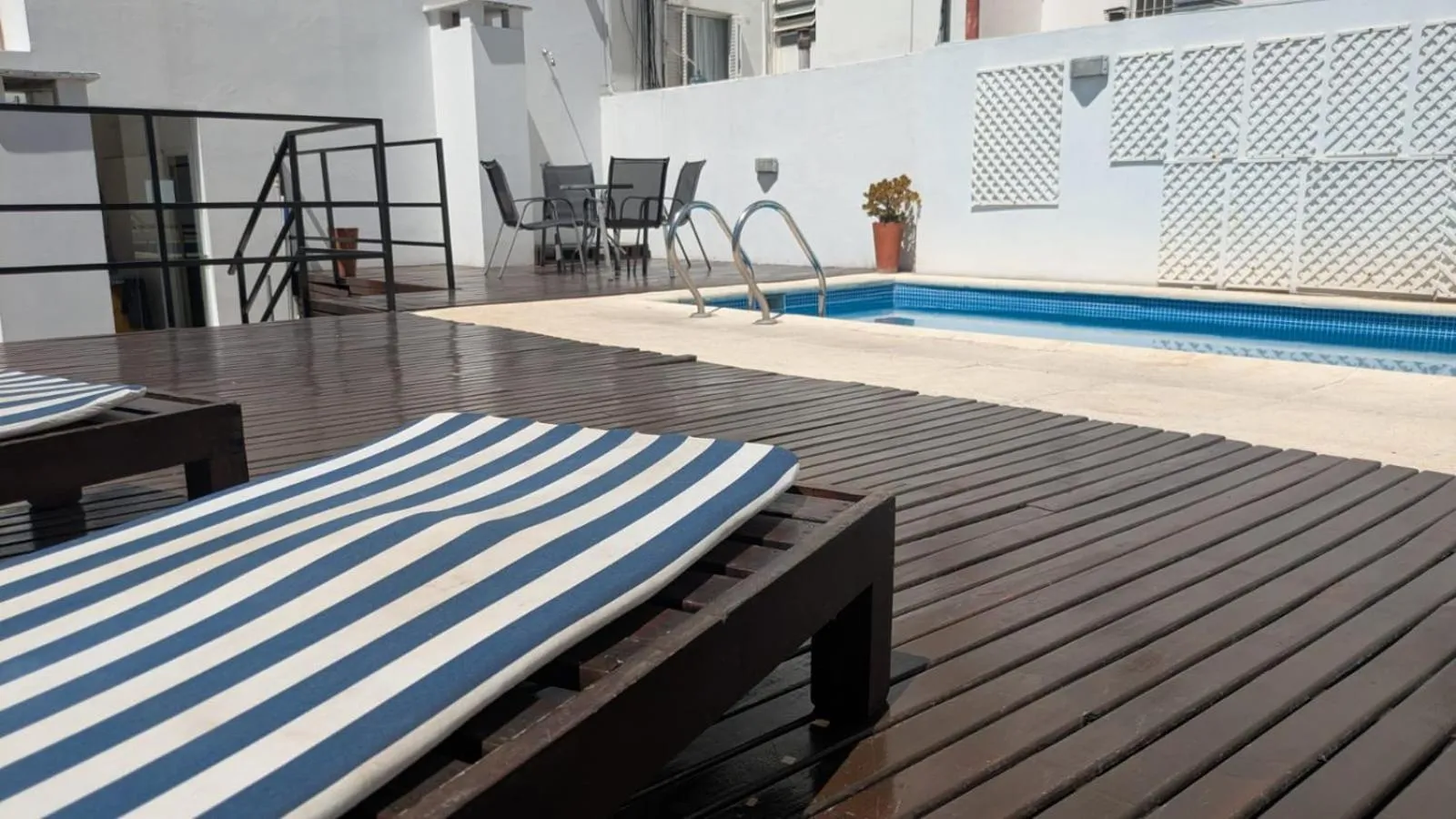 Swimming pool in Arenales Suites