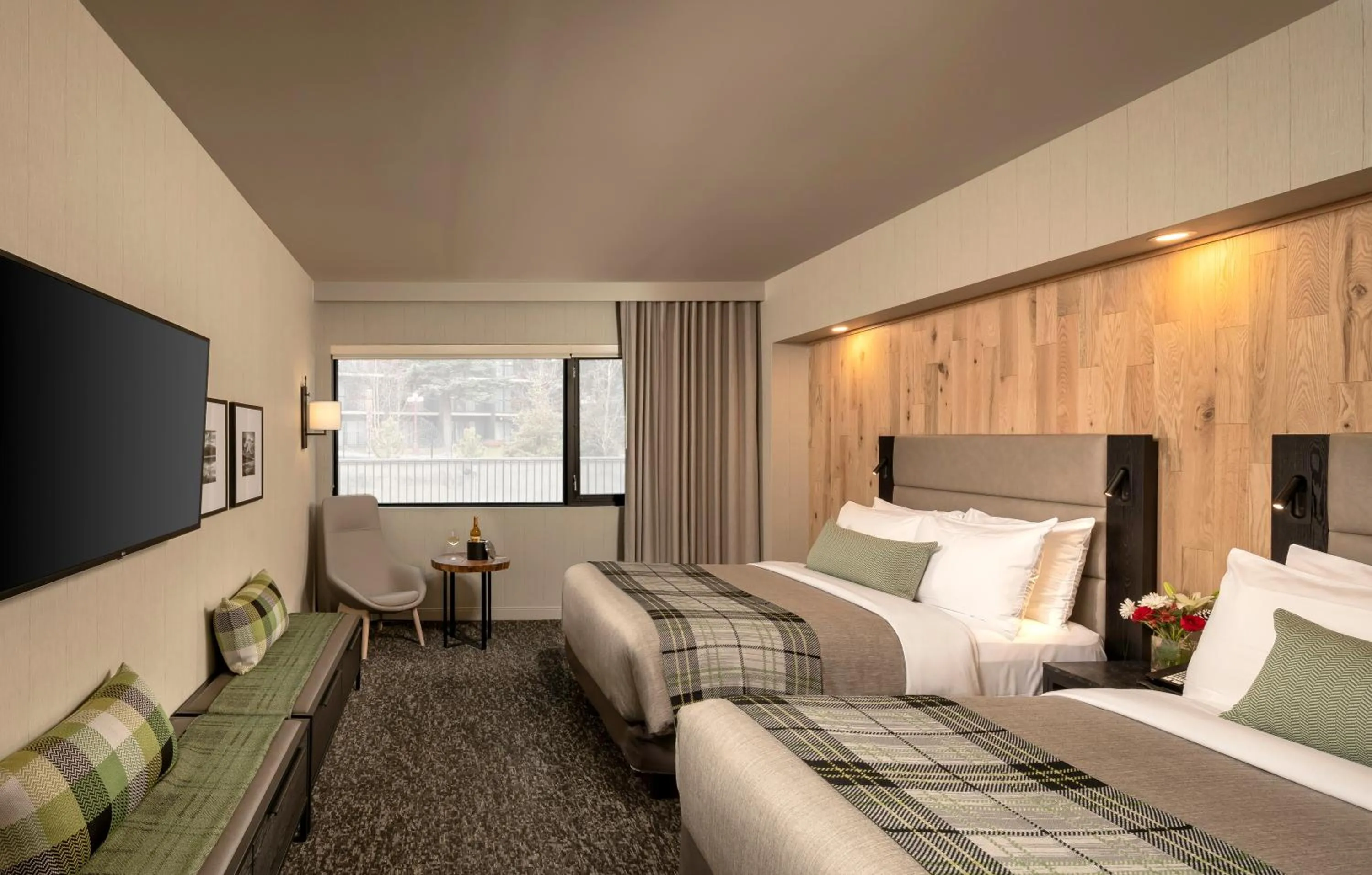 Seating area, Bed in Peaks Hotel and Suites