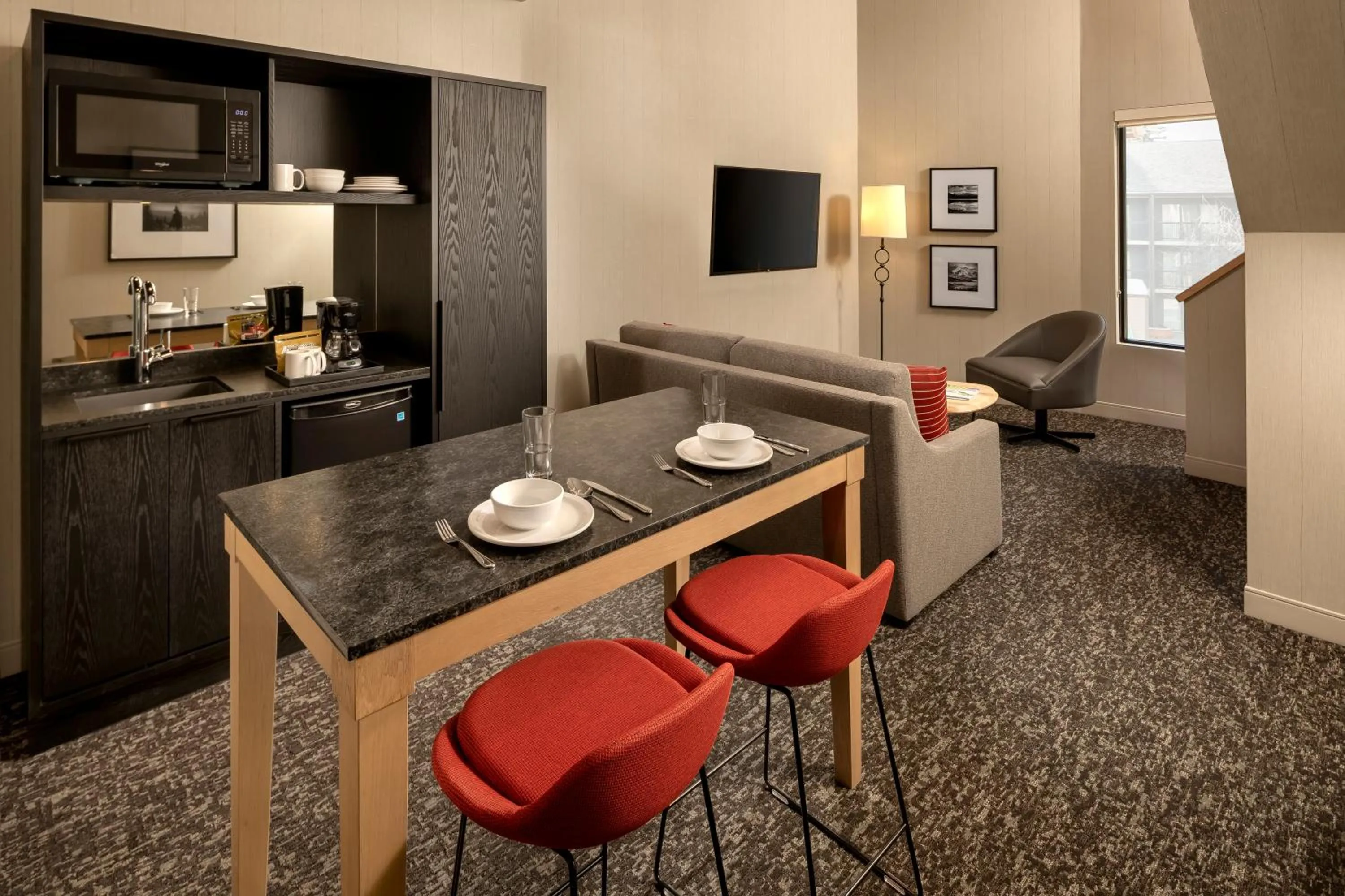 Peaks Hotel and Suites