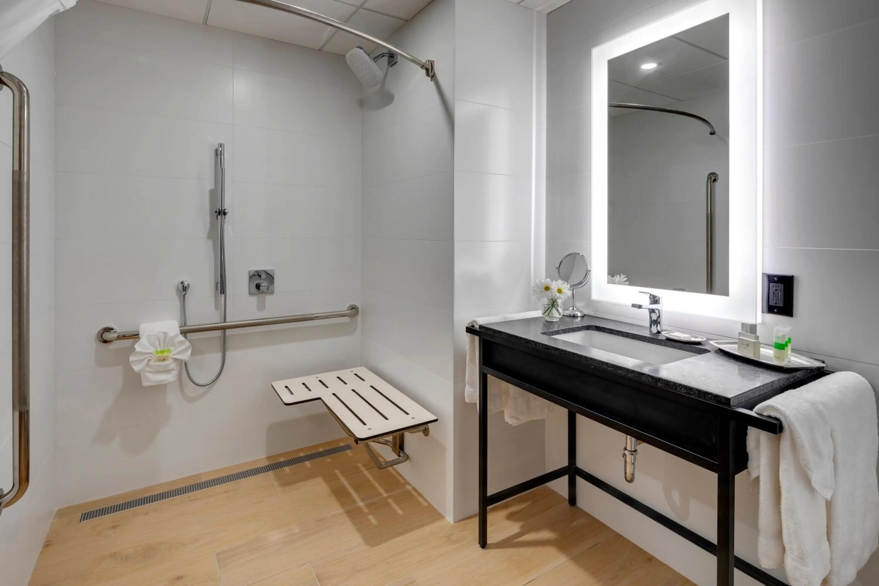 Peaks Hotel and Suites