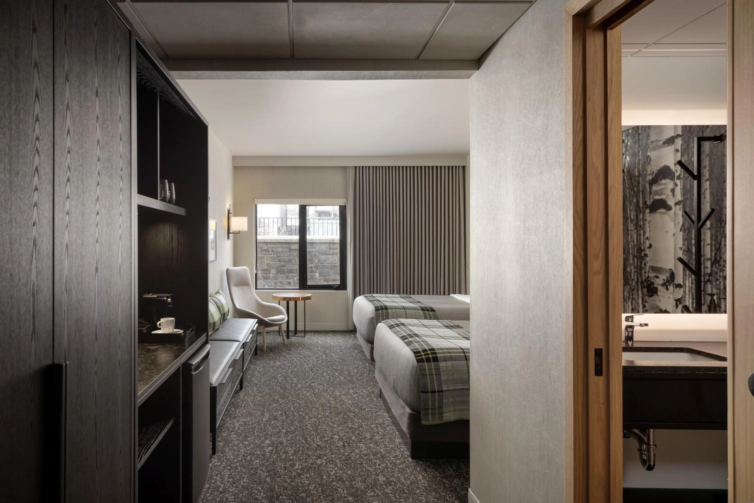 Seating area, Bed in Peaks Hotel and Suites