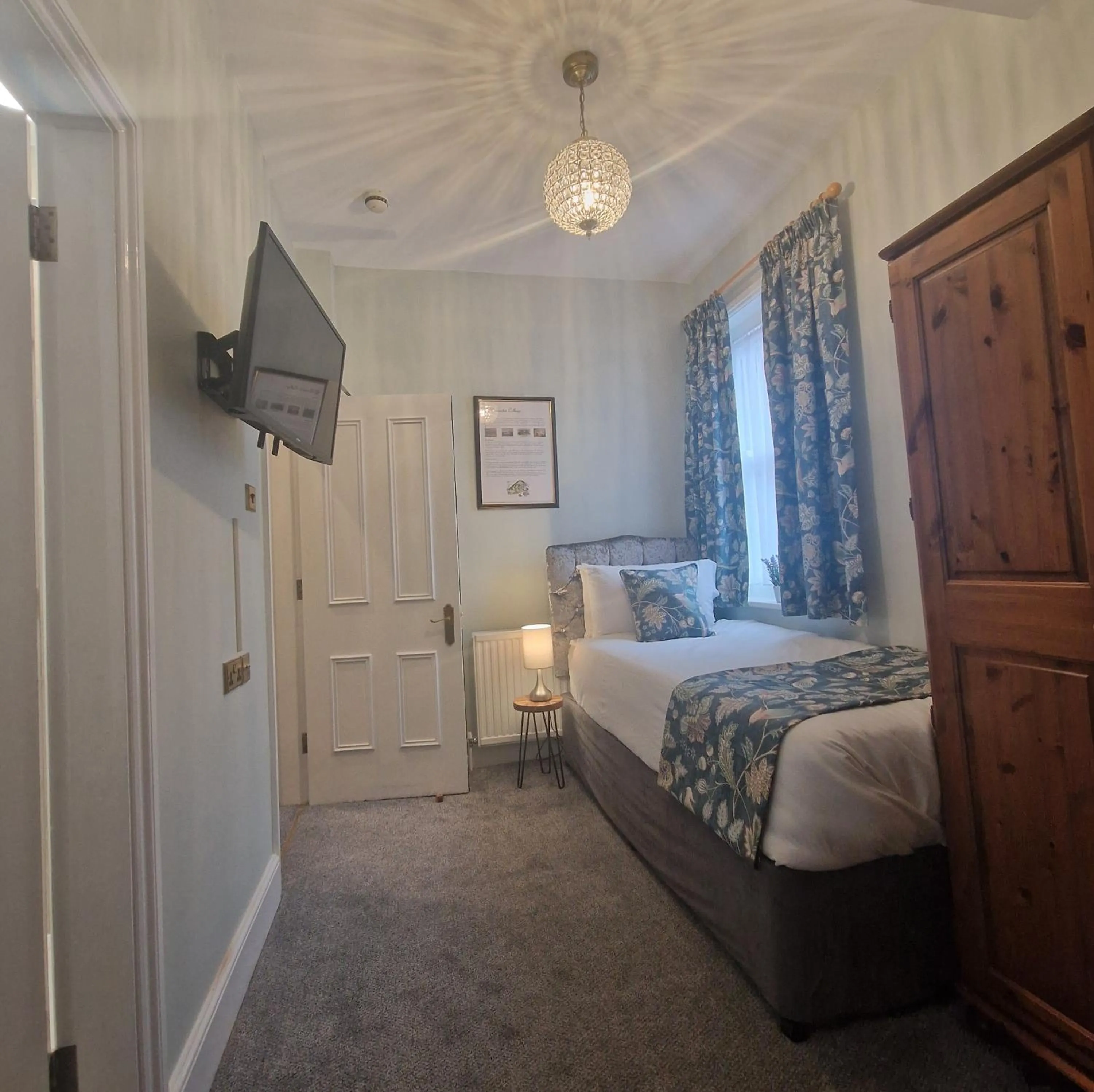 TV and multimedia, Bed in St Margaret's Hotel