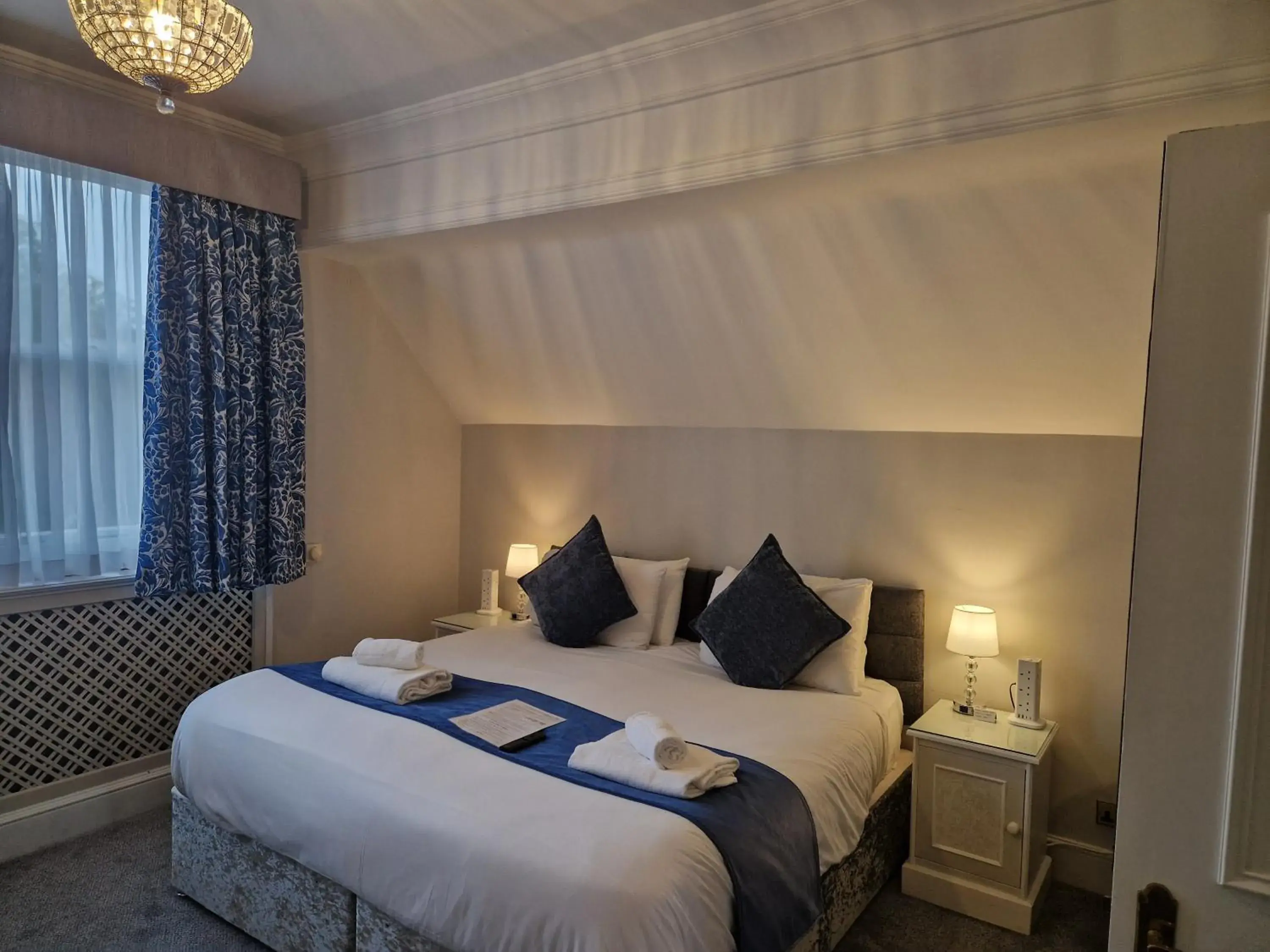 Superior Double or Twin Room with Garden View in St Margaret's Hotel Superior Double or Twin Room with Garden View in St Margaret's Hotel