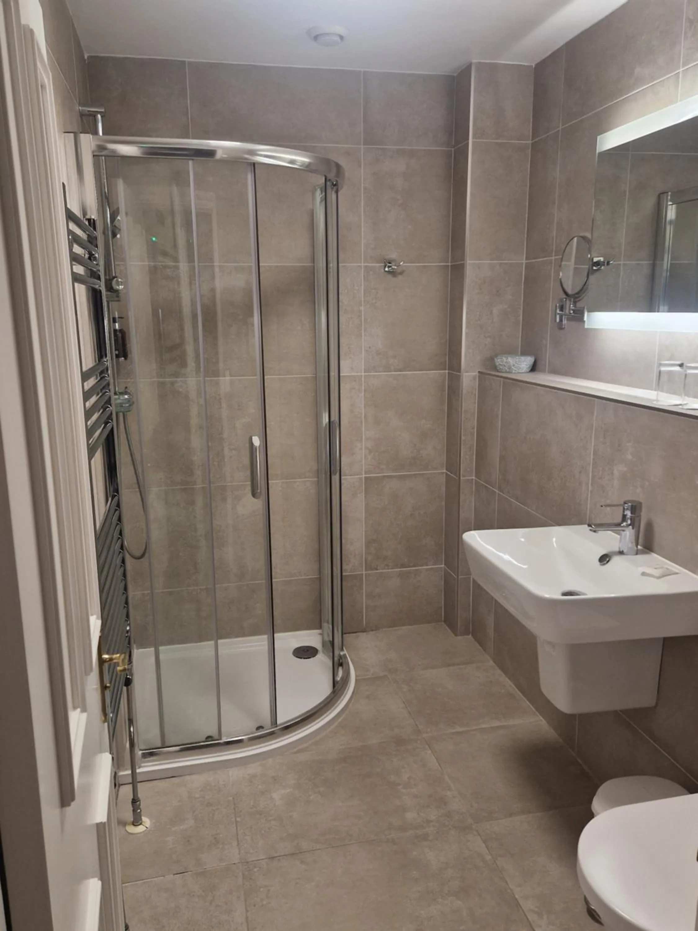 Bathroom in St Margaret's Hotel