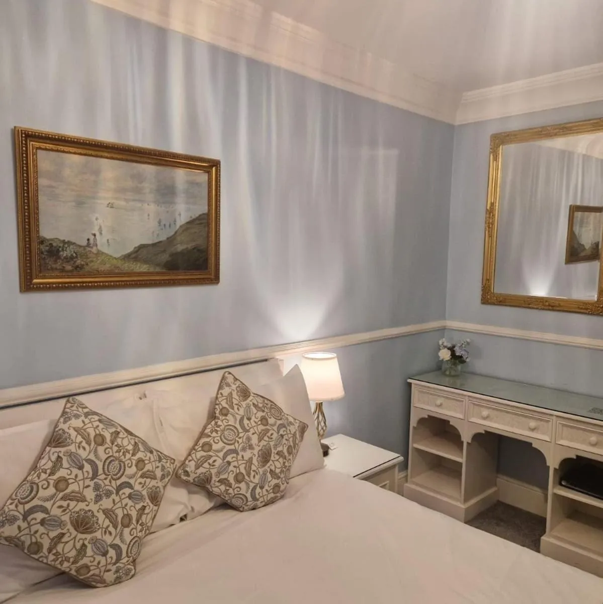 Bedroom, Bed in St Margaret's Hotel