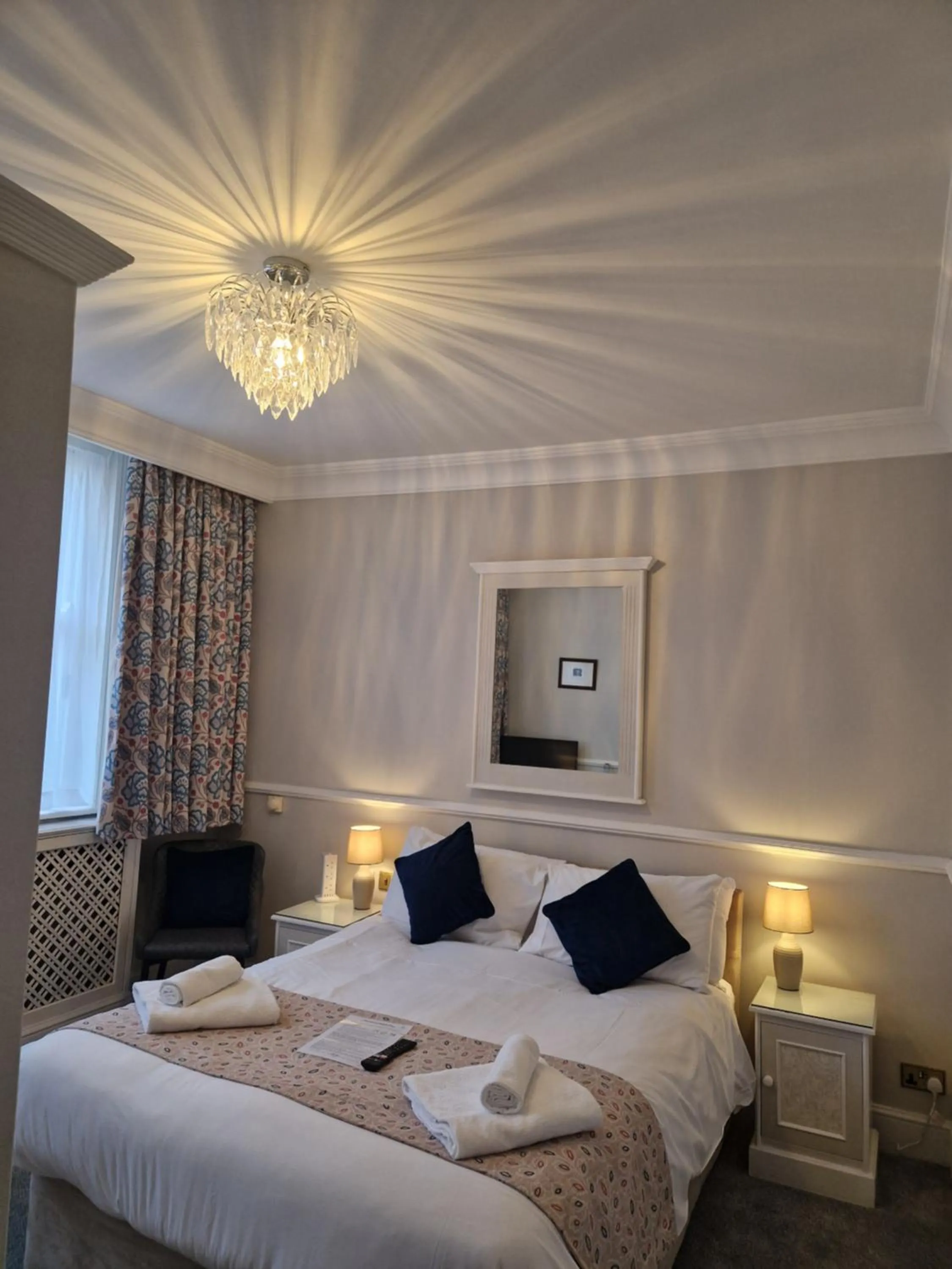 Bedroom, Bed in St Margaret's Hotel