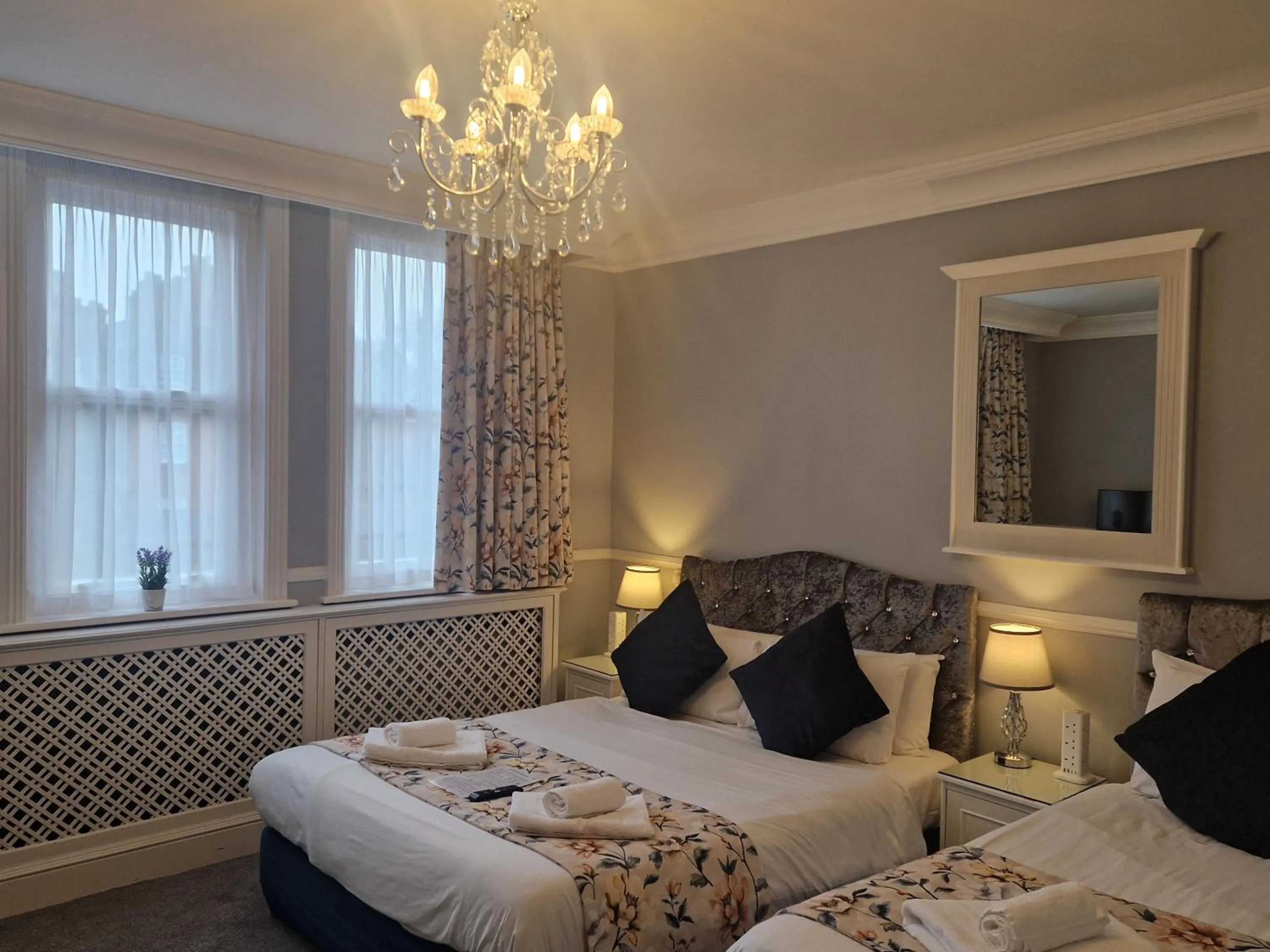 Photo of the whole room, Bed in St Margaret's Hotel