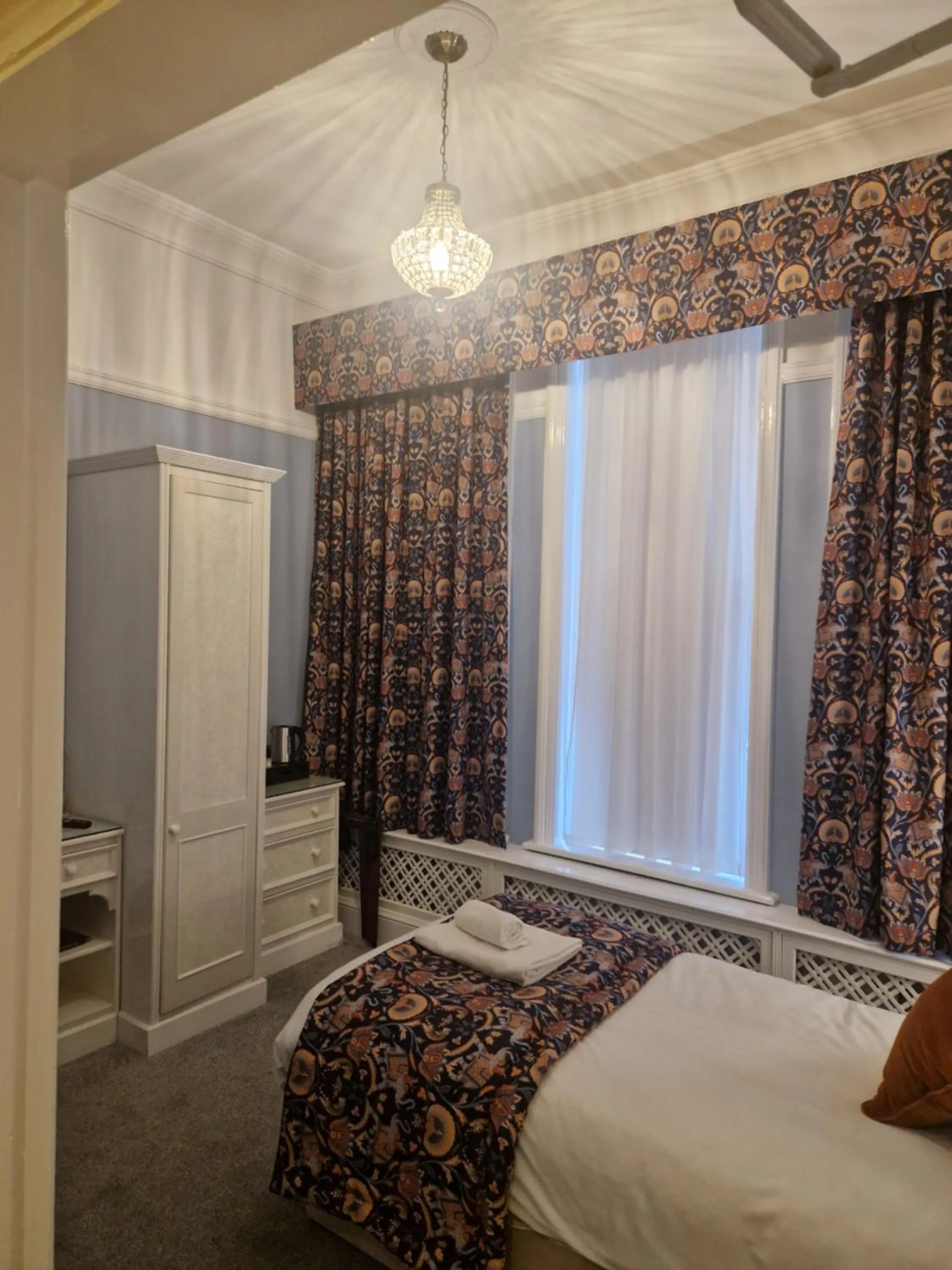 Bedroom, Bed in St Margaret's Hotel