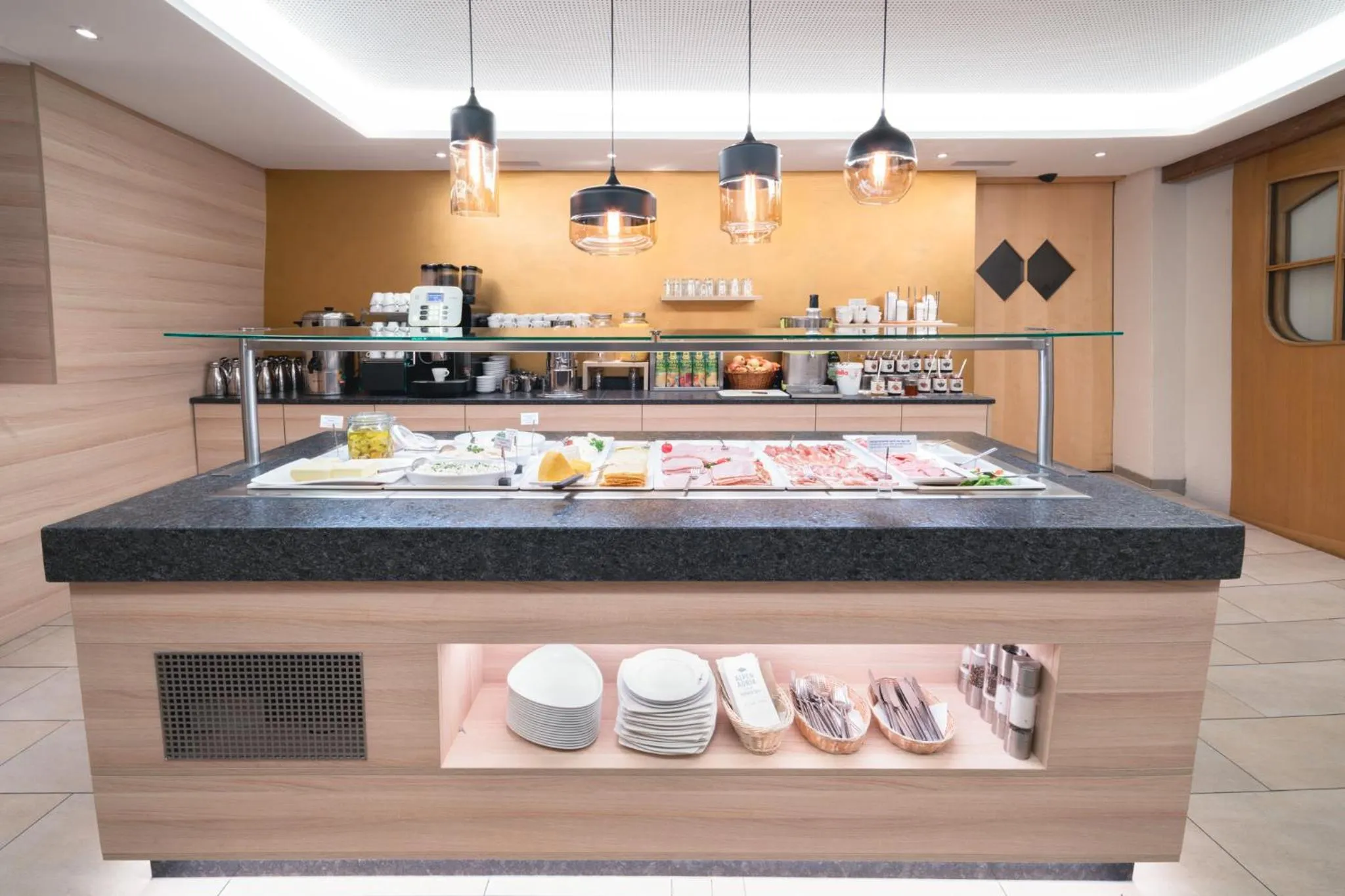 Buffet breakfast in Alpen Adria Hotel & Spa