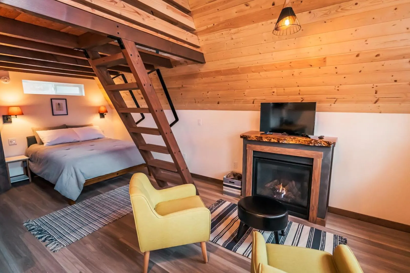 TV and multimedia, Bed in Artbliss Hotel