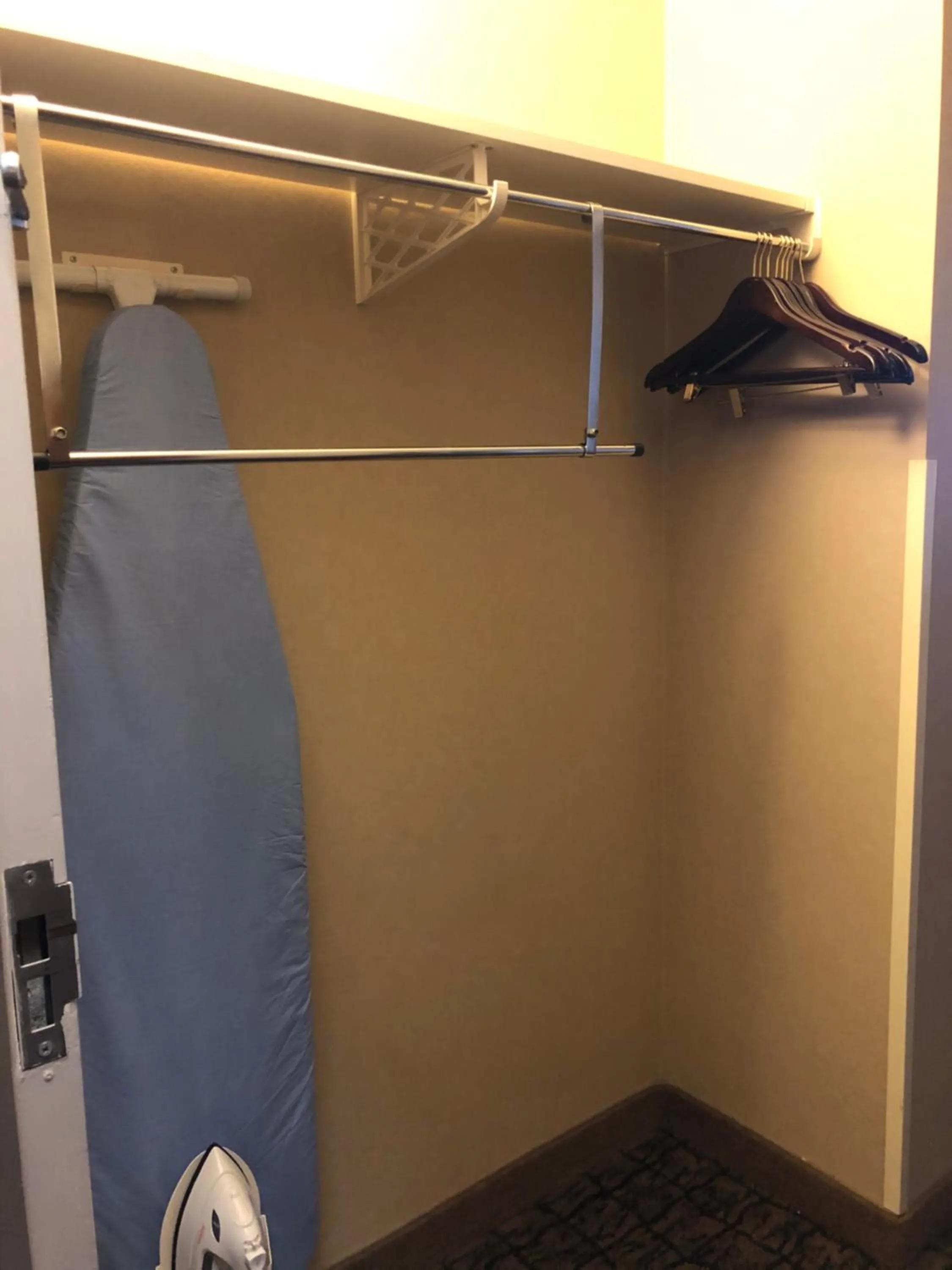 Guests in Cayuga Blu