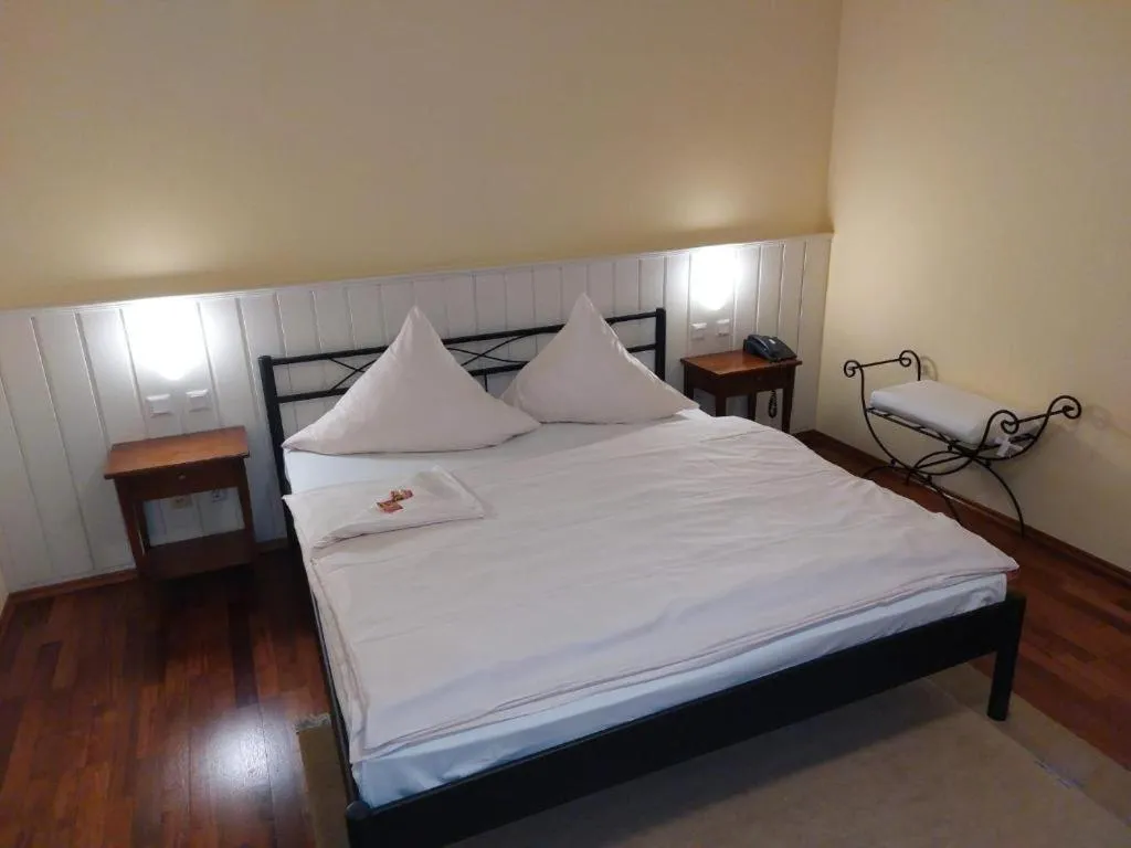 Bedroom, Bed in Hotel Goldener Stern