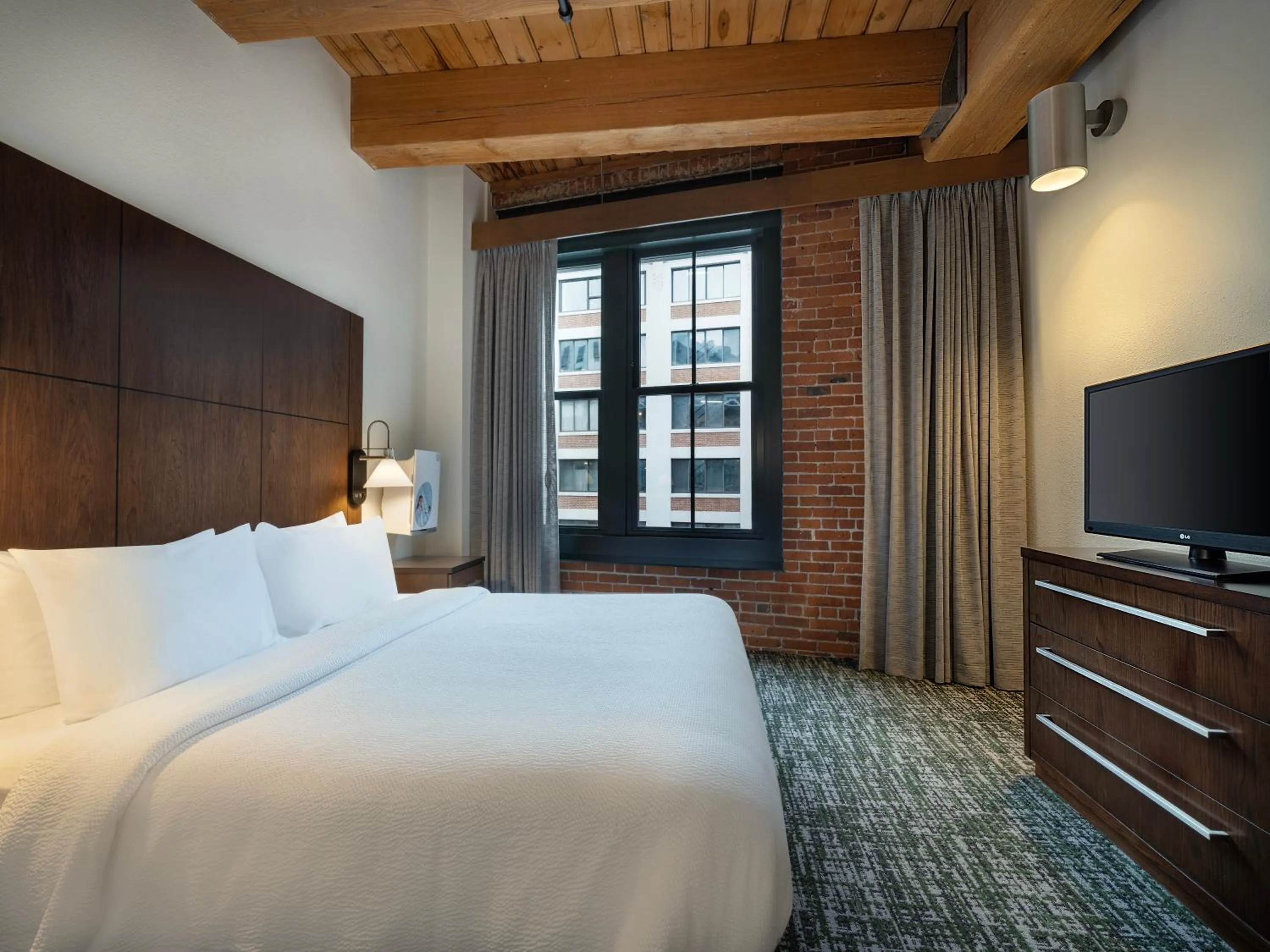 Bed in Residence Inn by Marriott Boston Downtown Seaport