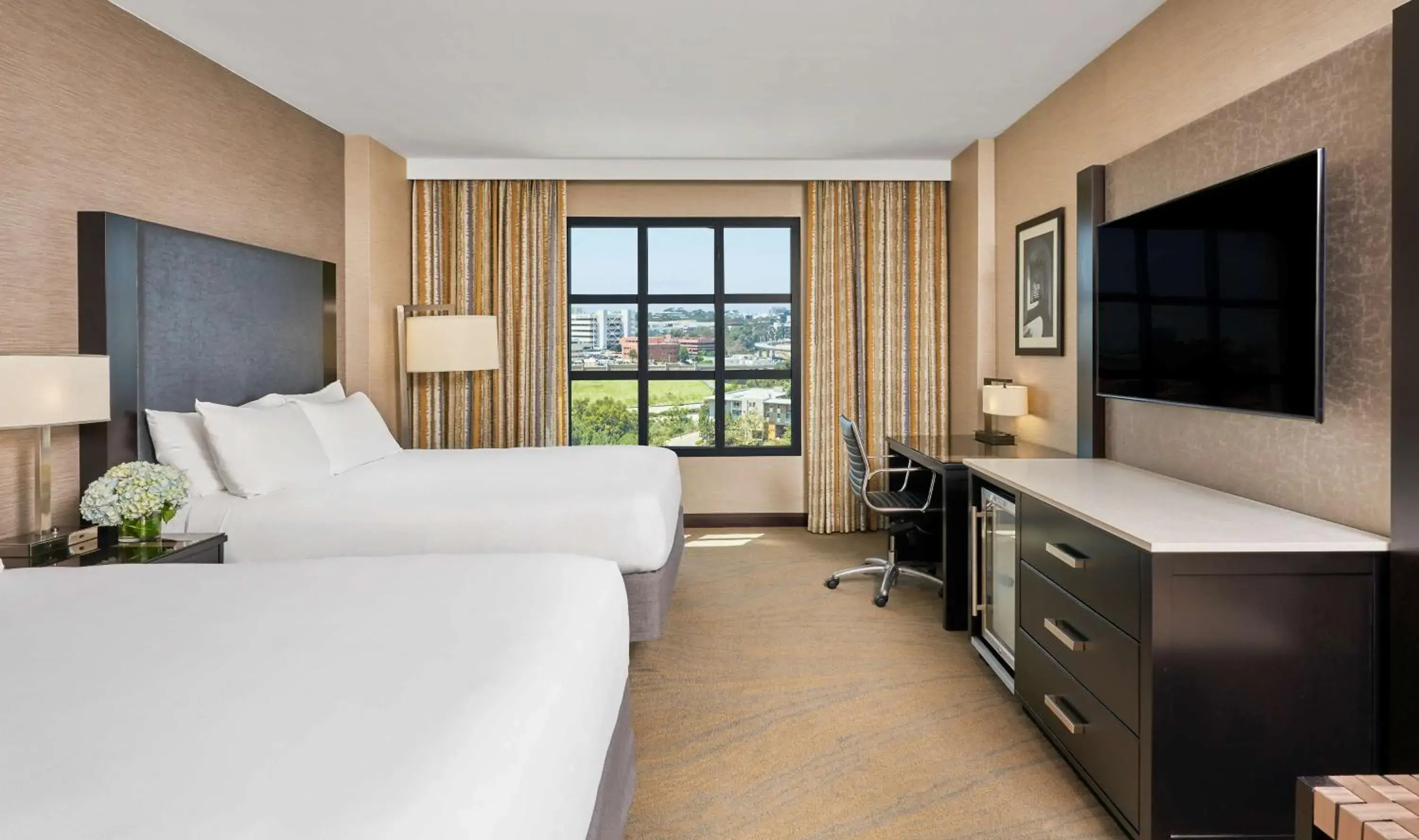Bedroom, Bed in Hyatt Regency La Jolla at Aventine Bedroom, Bed in Hyatt Regency La Jolla at Aventine