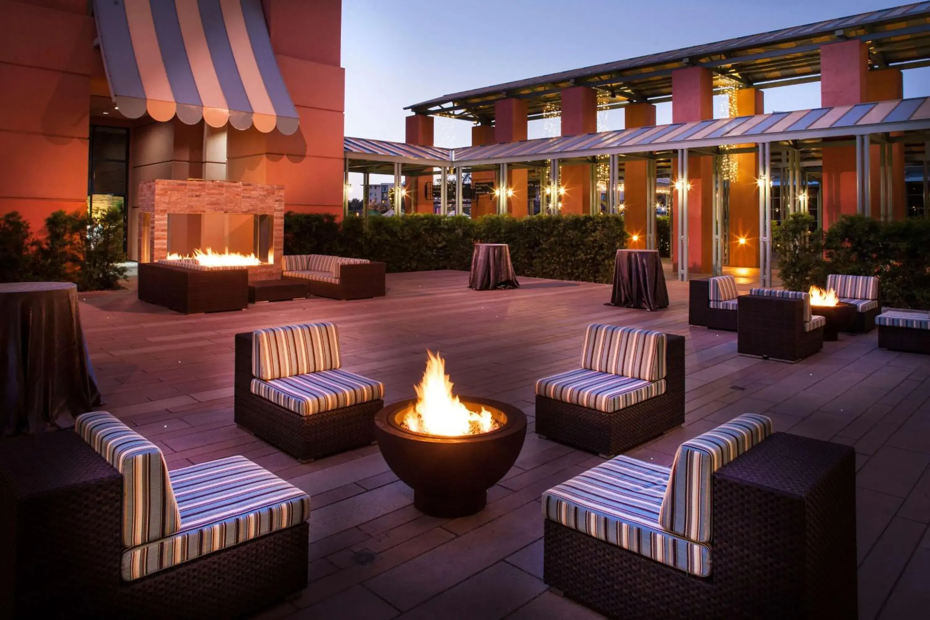 Lounge or bar in Hyatt Regency La Jolla at Aventine Lounge or bar in Hyatt Regency La Jolla at Aventine