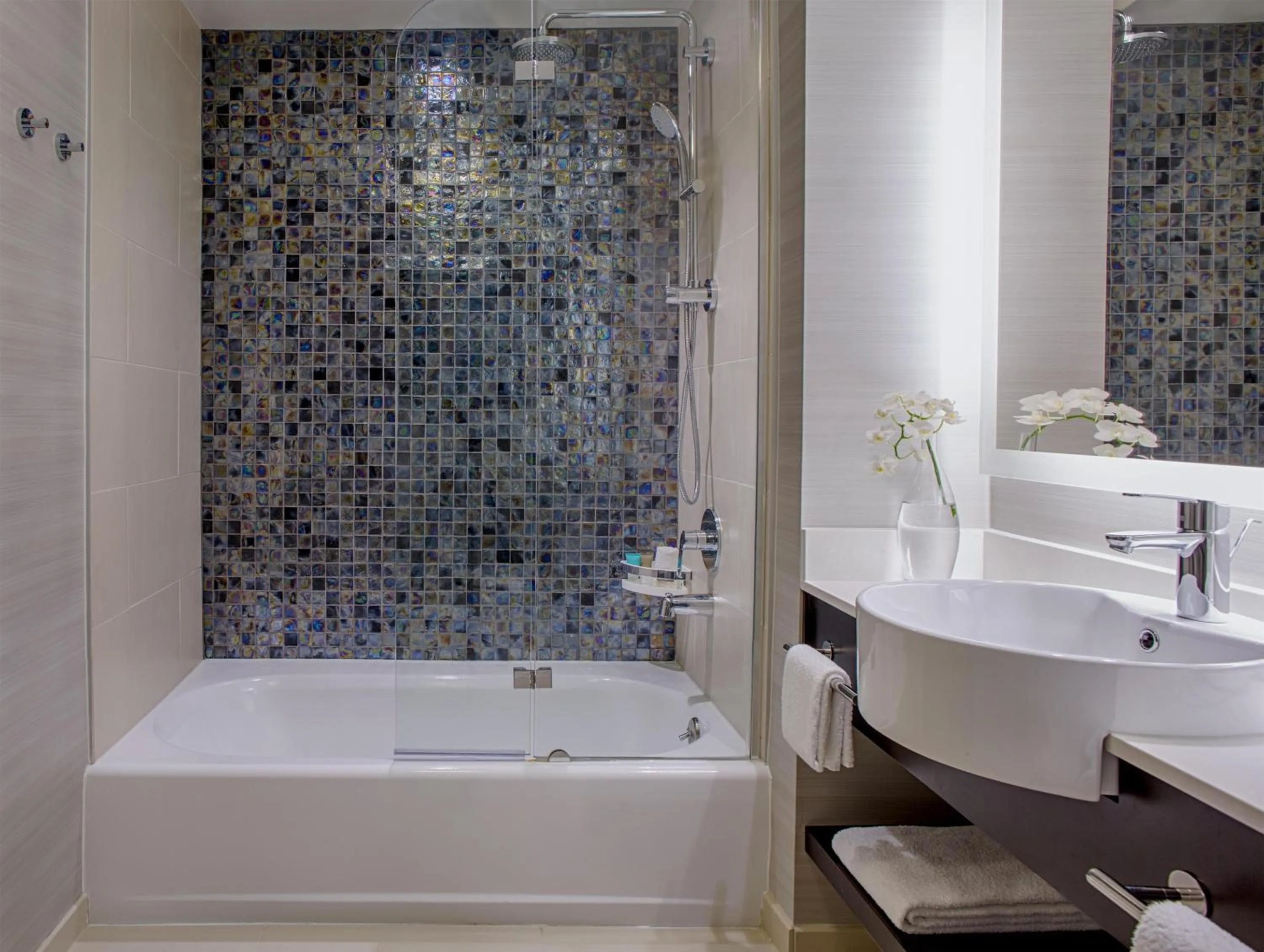 Bathroom in Hyatt Regency La Jolla at Aventine