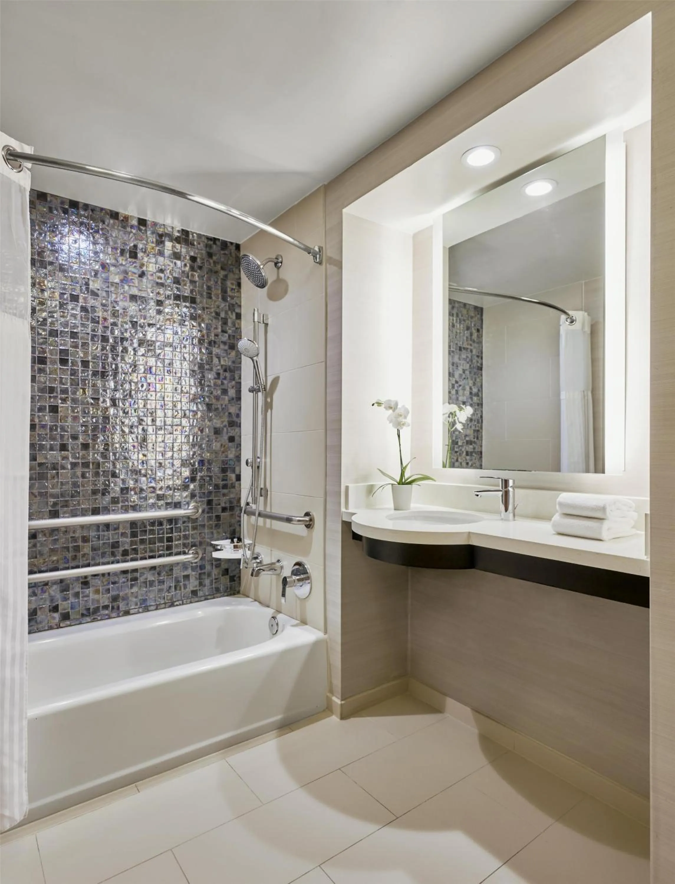 Bathroom in Hyatt Regency La Jolla at Aventine