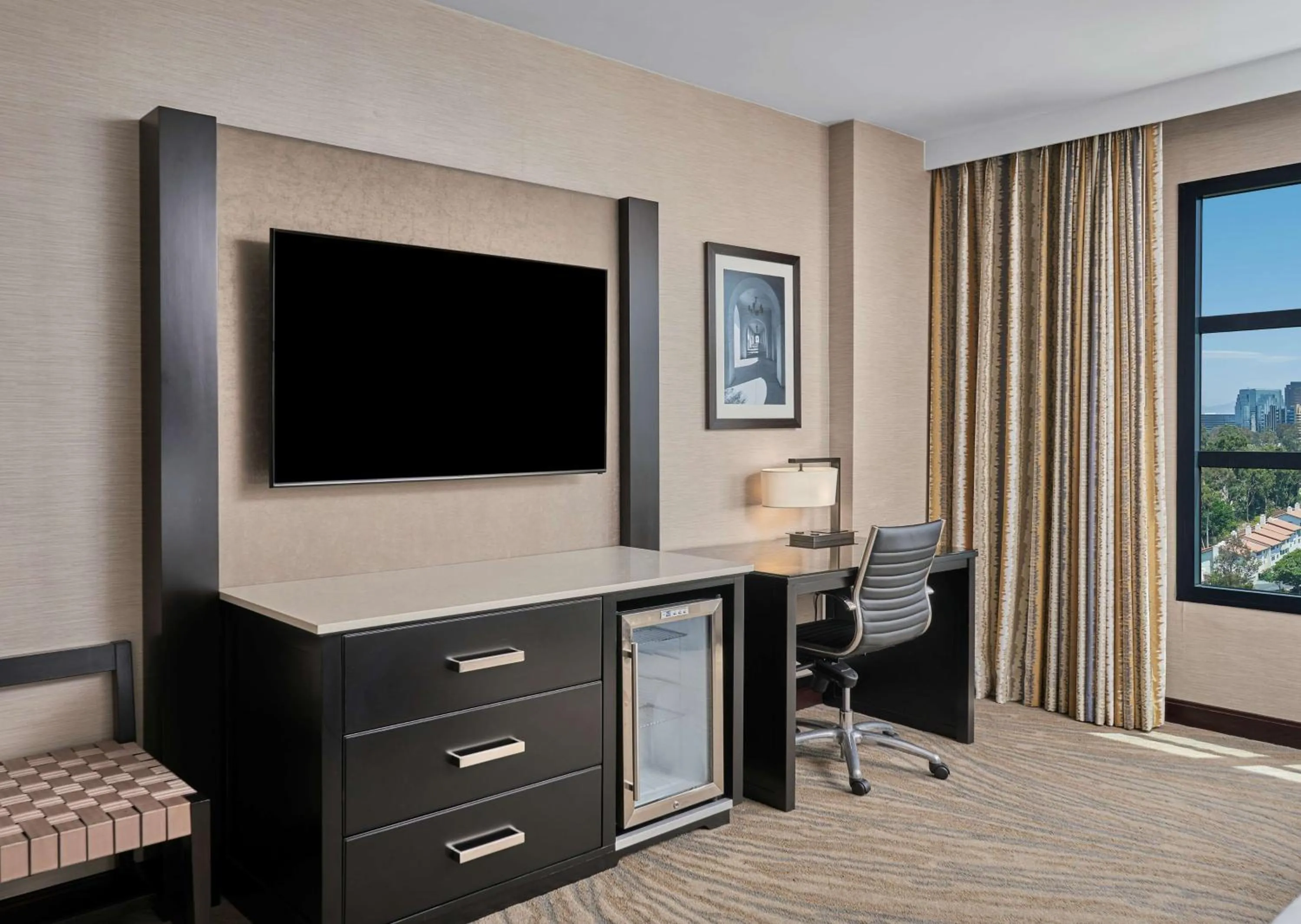 Bedroom in Hyatt Regency La Jolla at Aventine