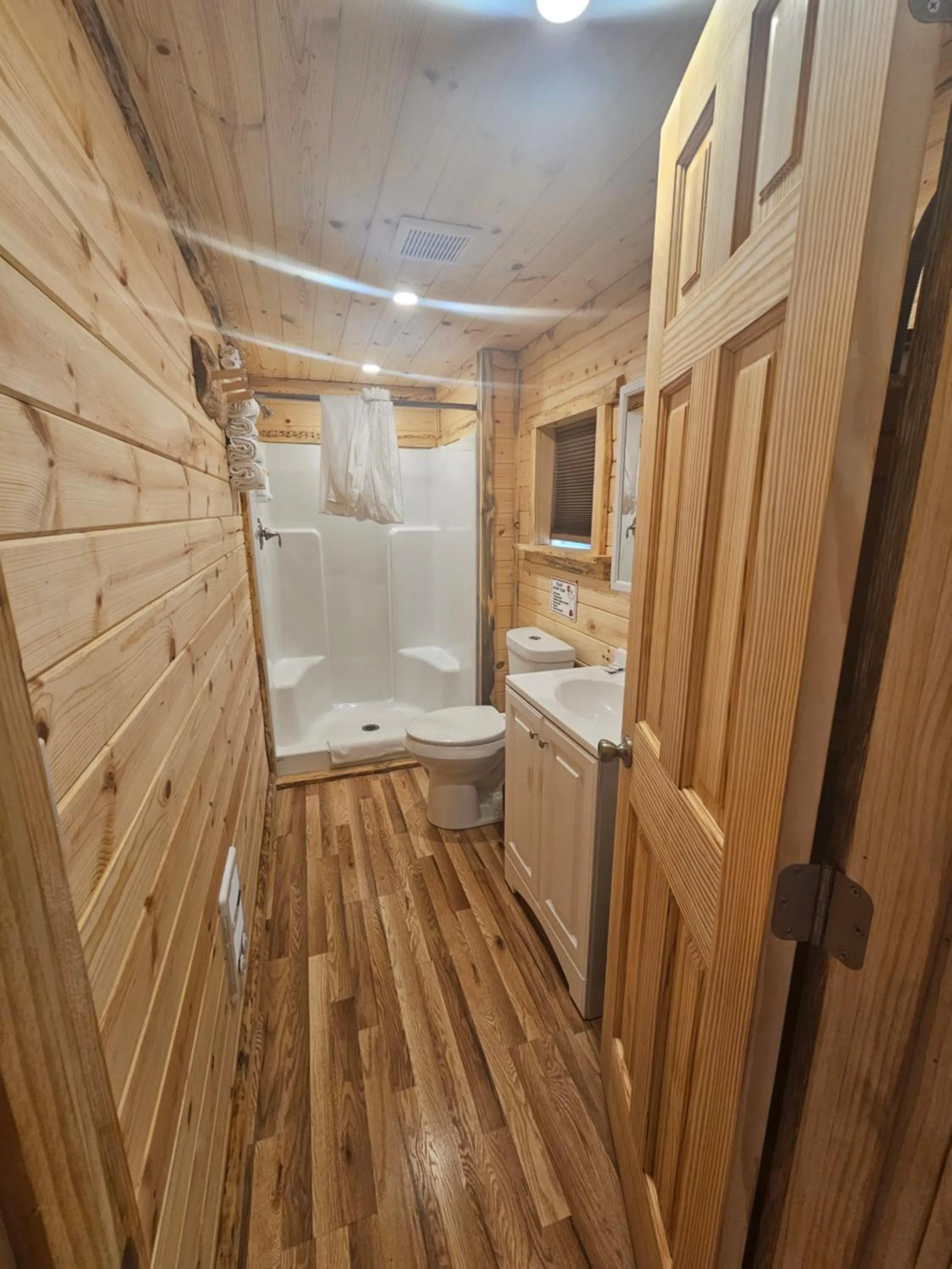 Bathroom in Rimrock Lodge LLC