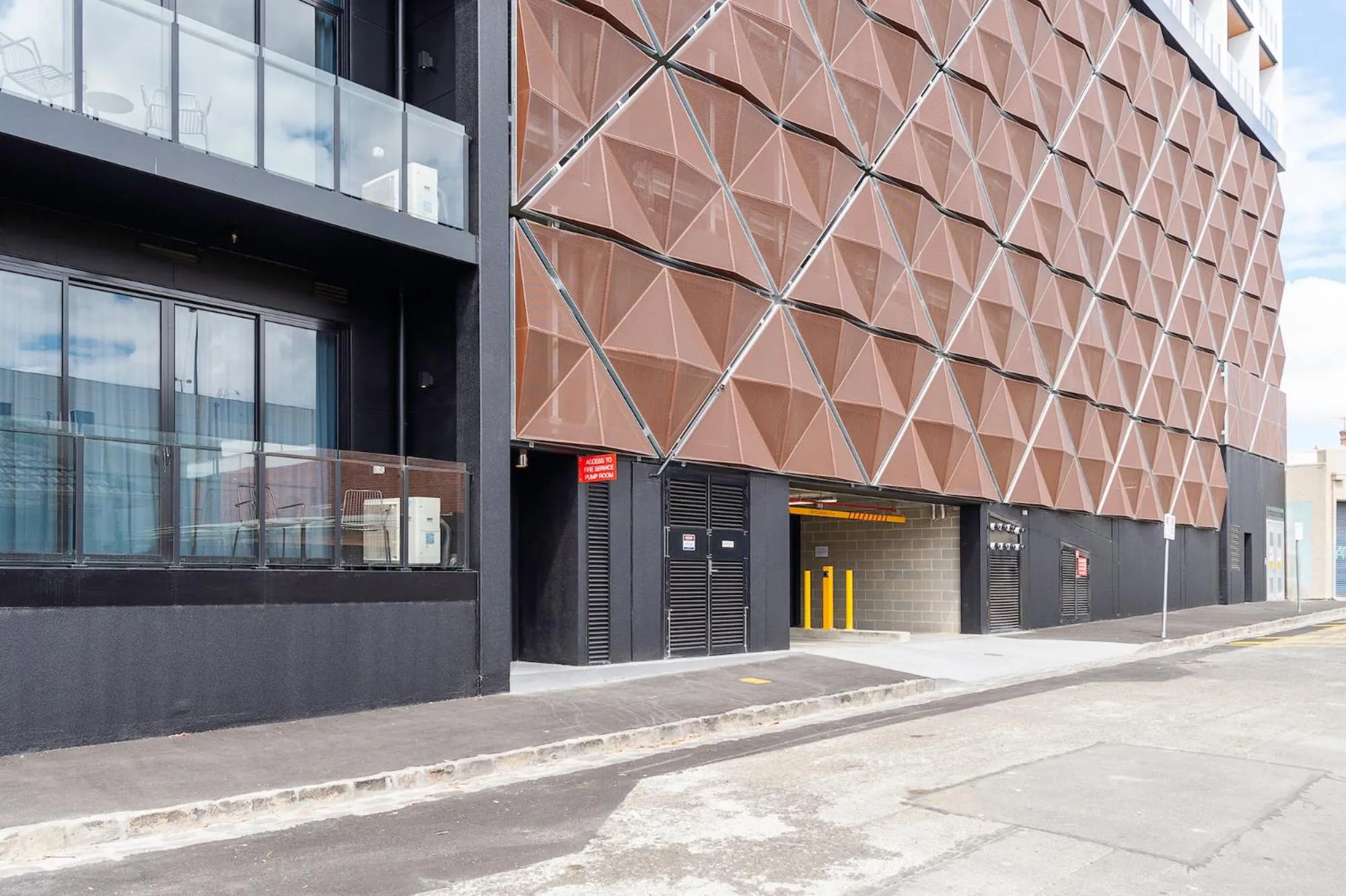 Property building in Oaks R Suites Geelong