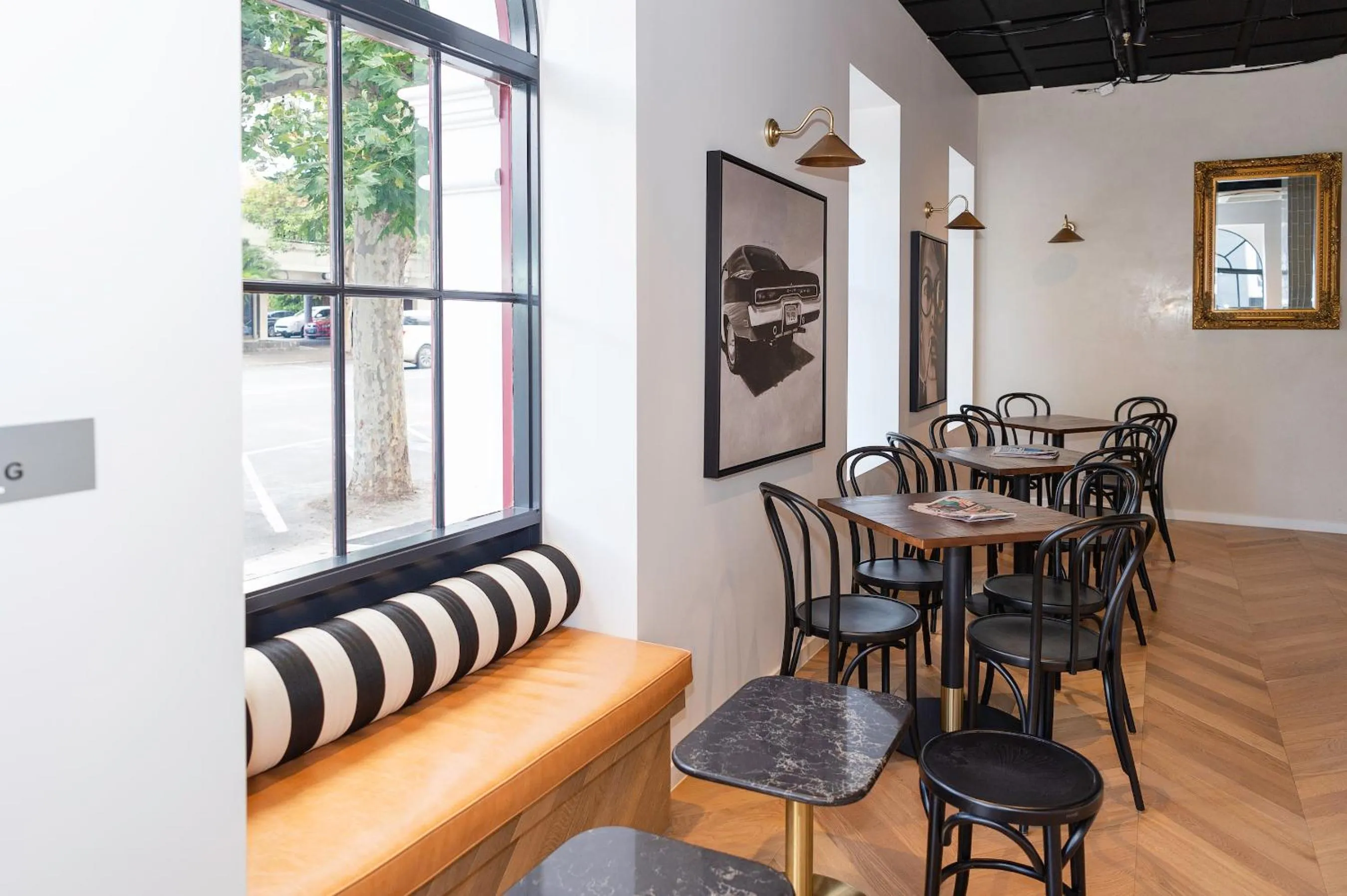 Restaurant/places to eat in Oaks R Suites Geelong