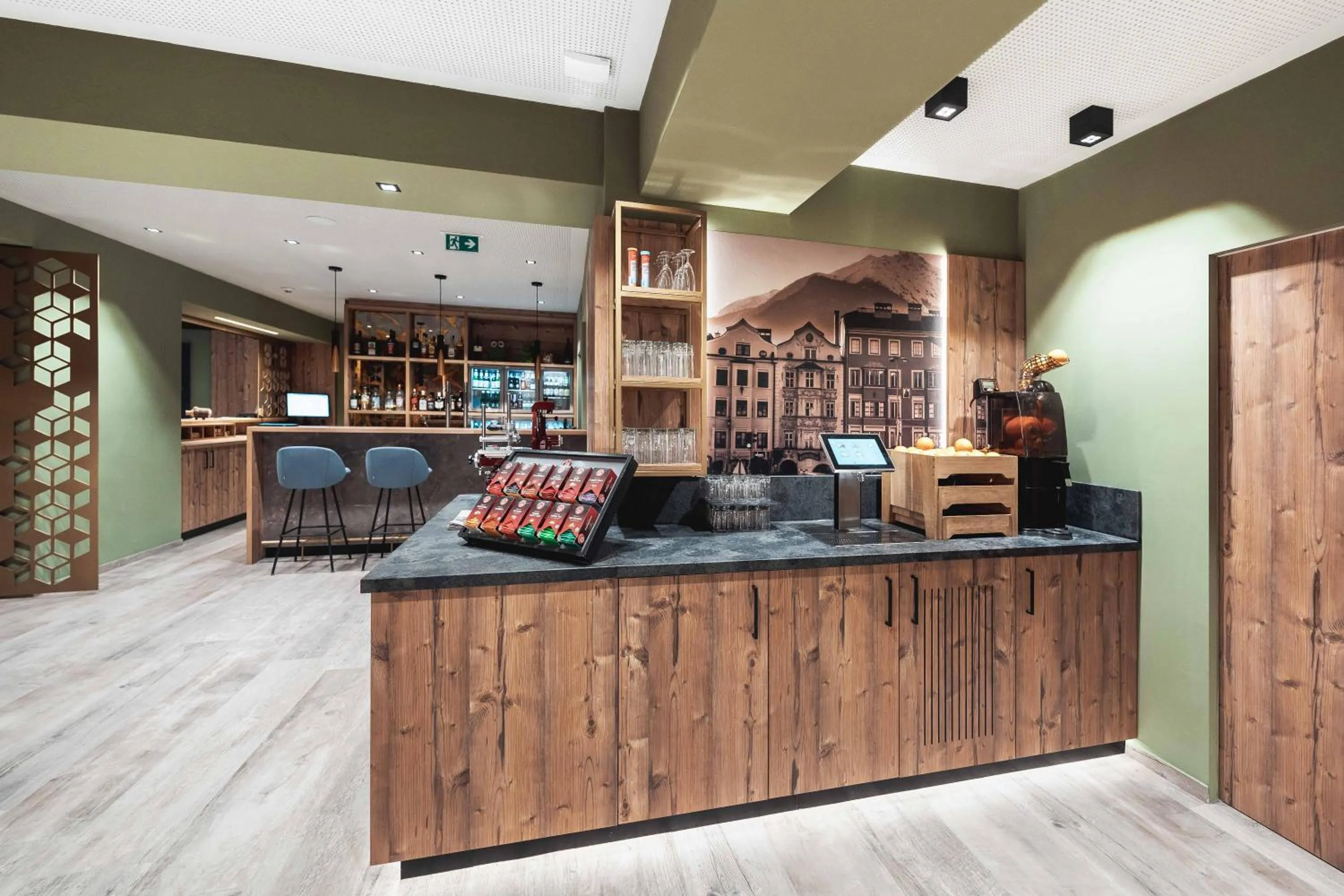 Food in BinderS Budget City-Mountain Hotel