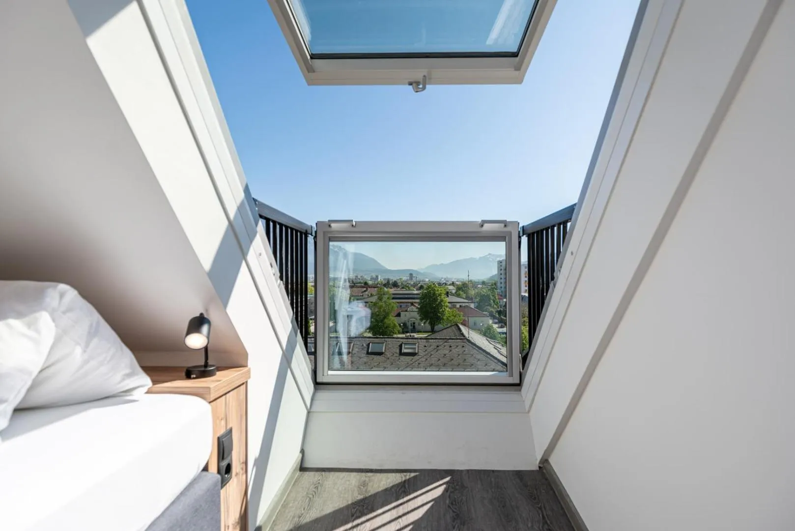 Mountain view, Bed in BinderS Budget City-Mountain Hotel