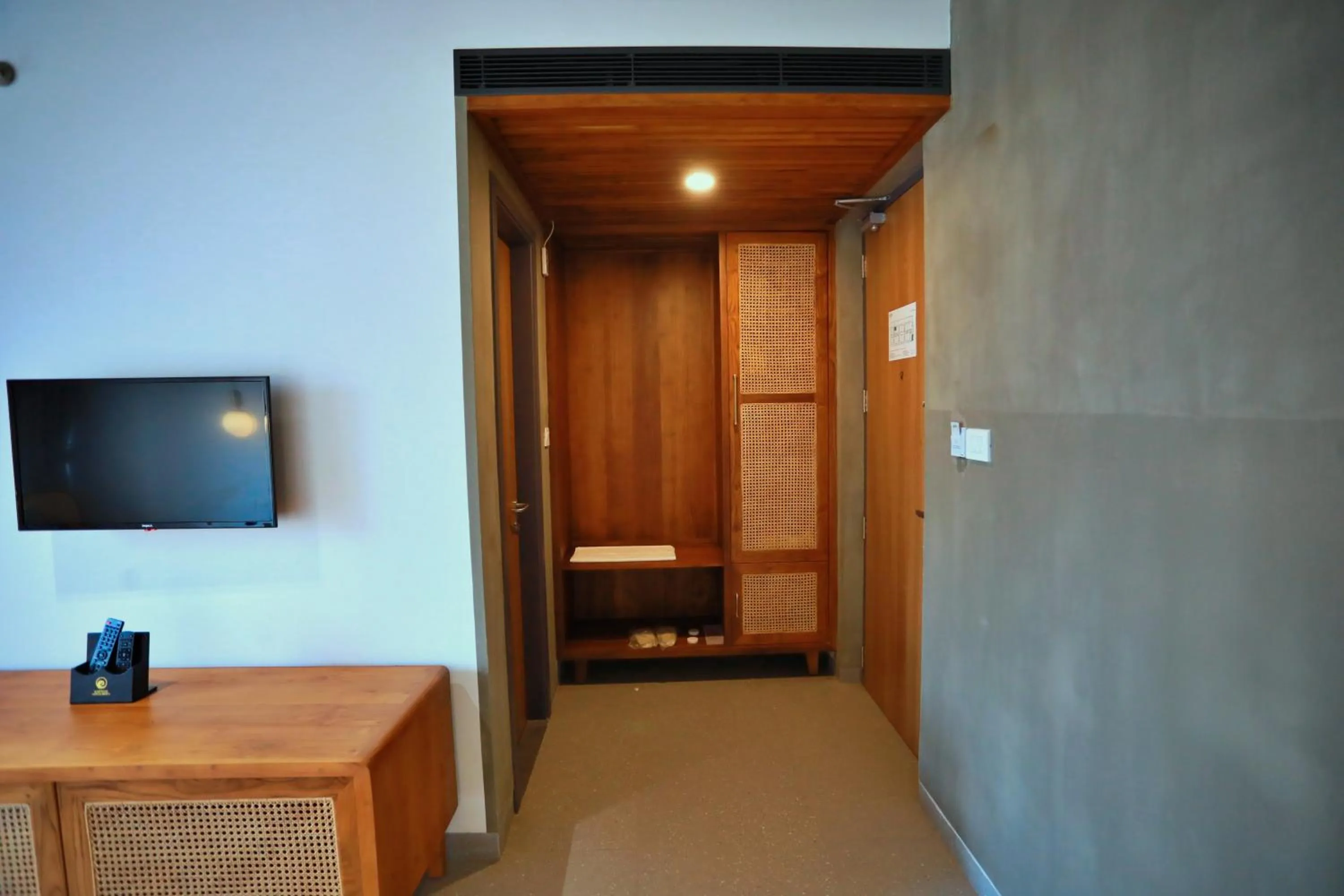 TV and multimedia in E.05 City Inn