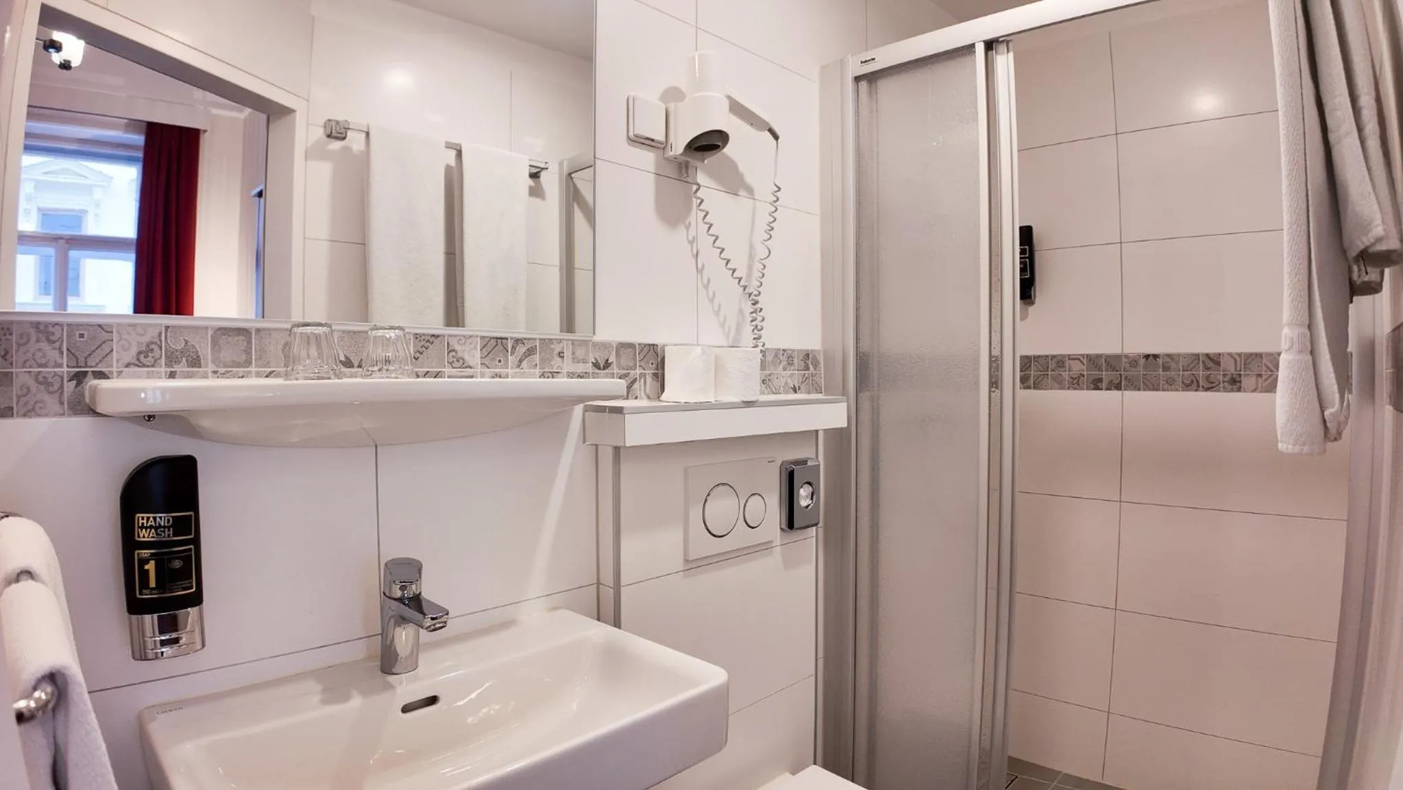 Shower in HPA Hotel Andreas