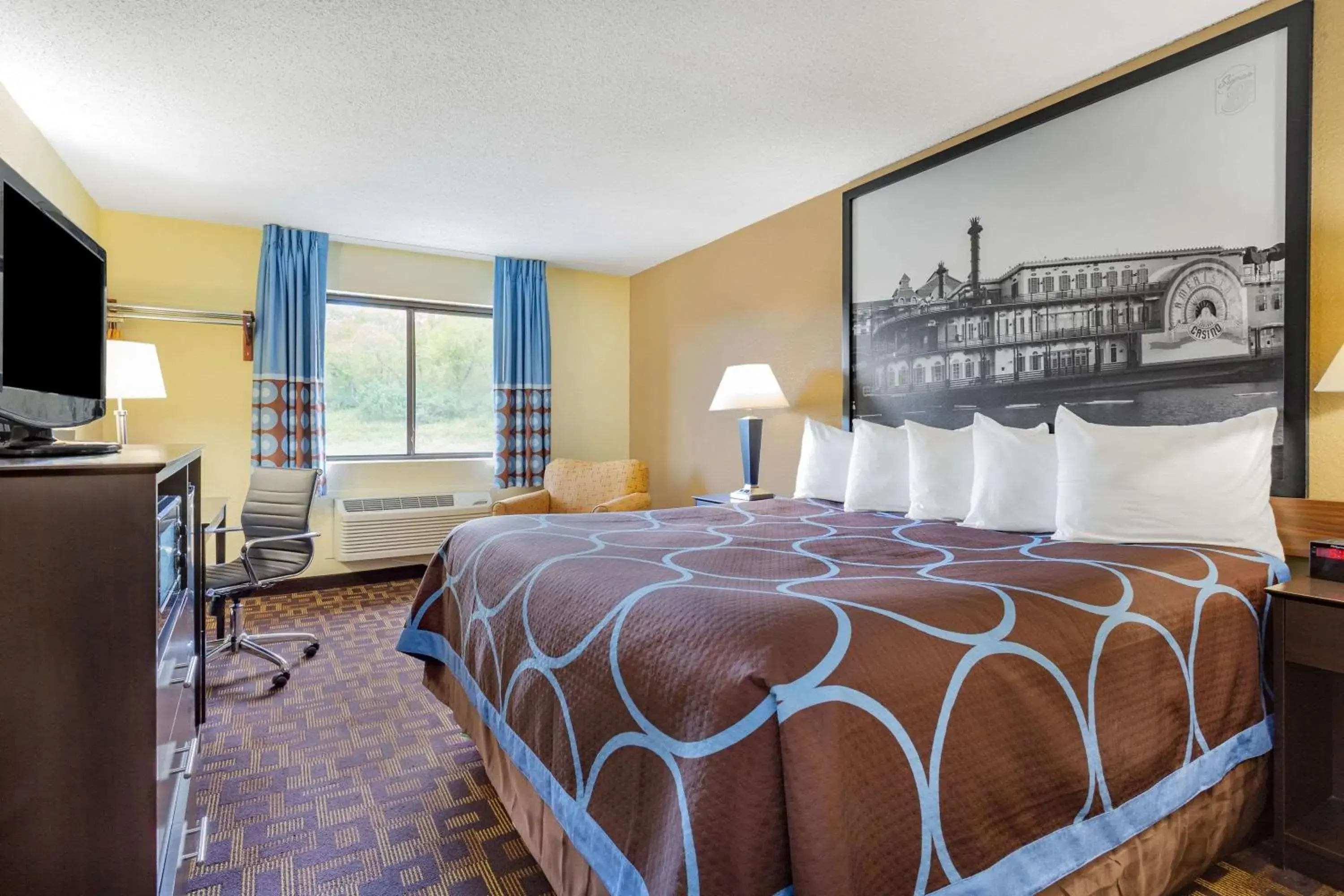 King Room - Mobility Access/Non-Smoking in Super 8 by Wyndham Decorah King Room - Mobility Access/Non-Smoking in Super 8 by Wyndham Decorah