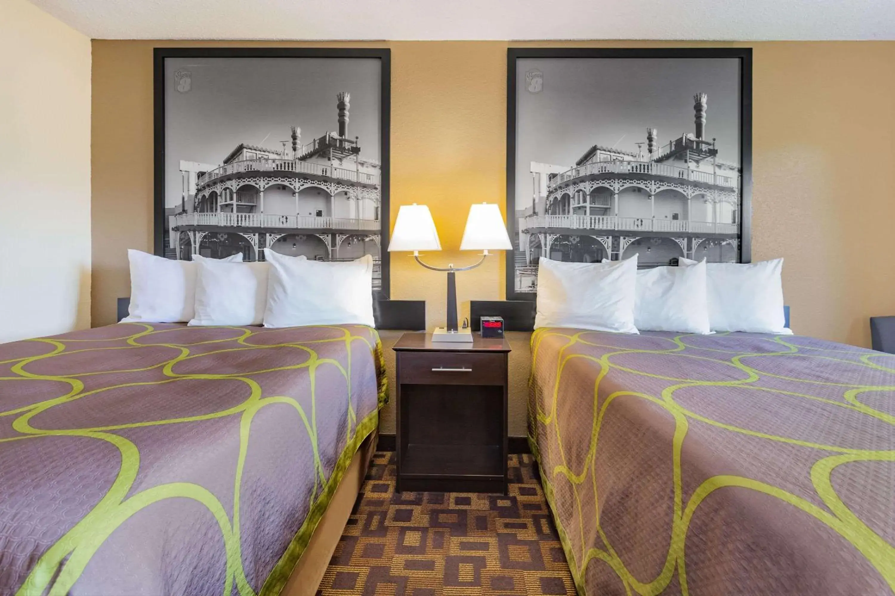 Photo of the whole room, Bed in Super 8 by Wyndham Decorah Photo of the whole room, Bed in Super 8 by Wyndham Decorah