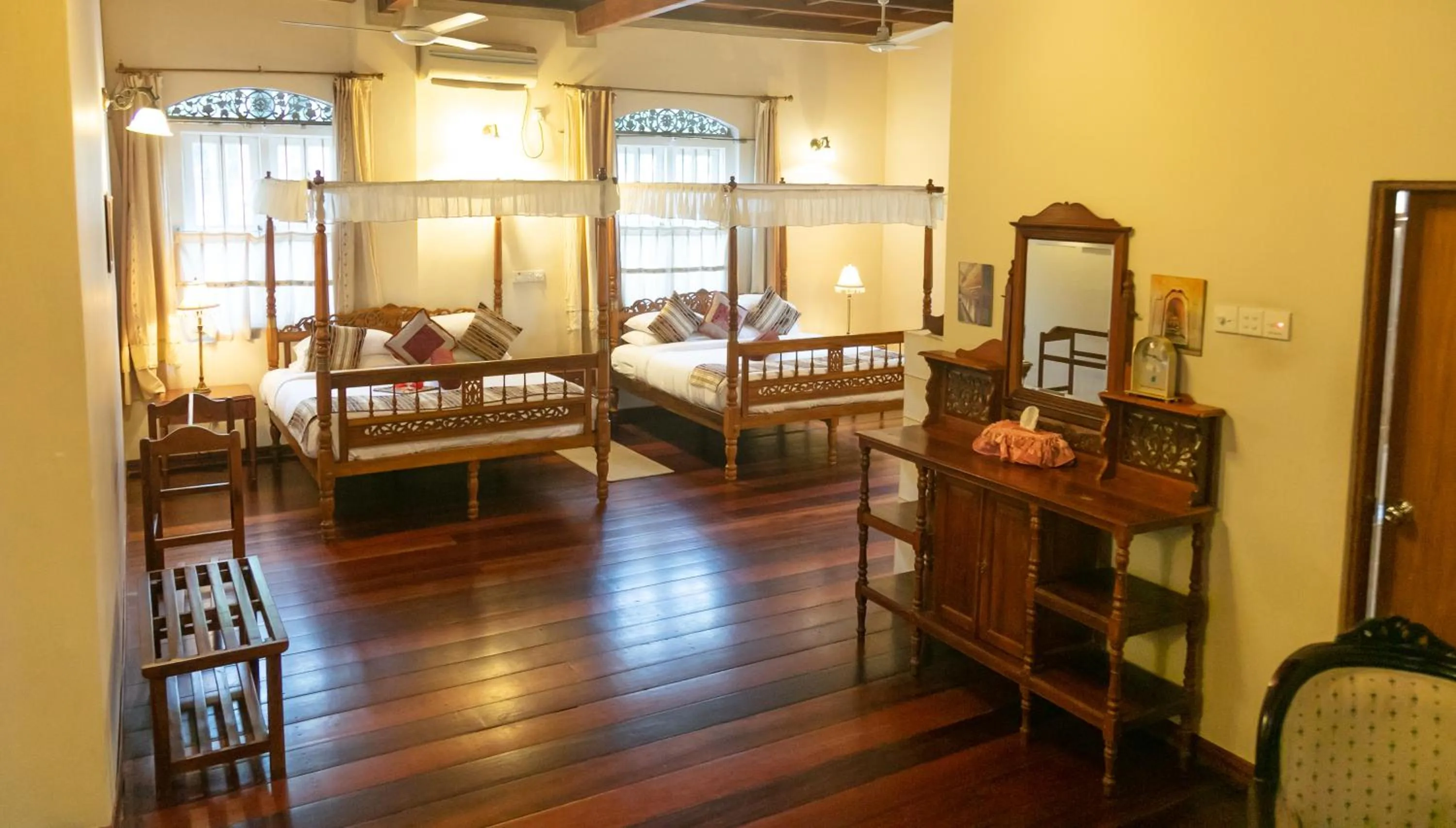 Dining area, Bed in Manor House-Kandy