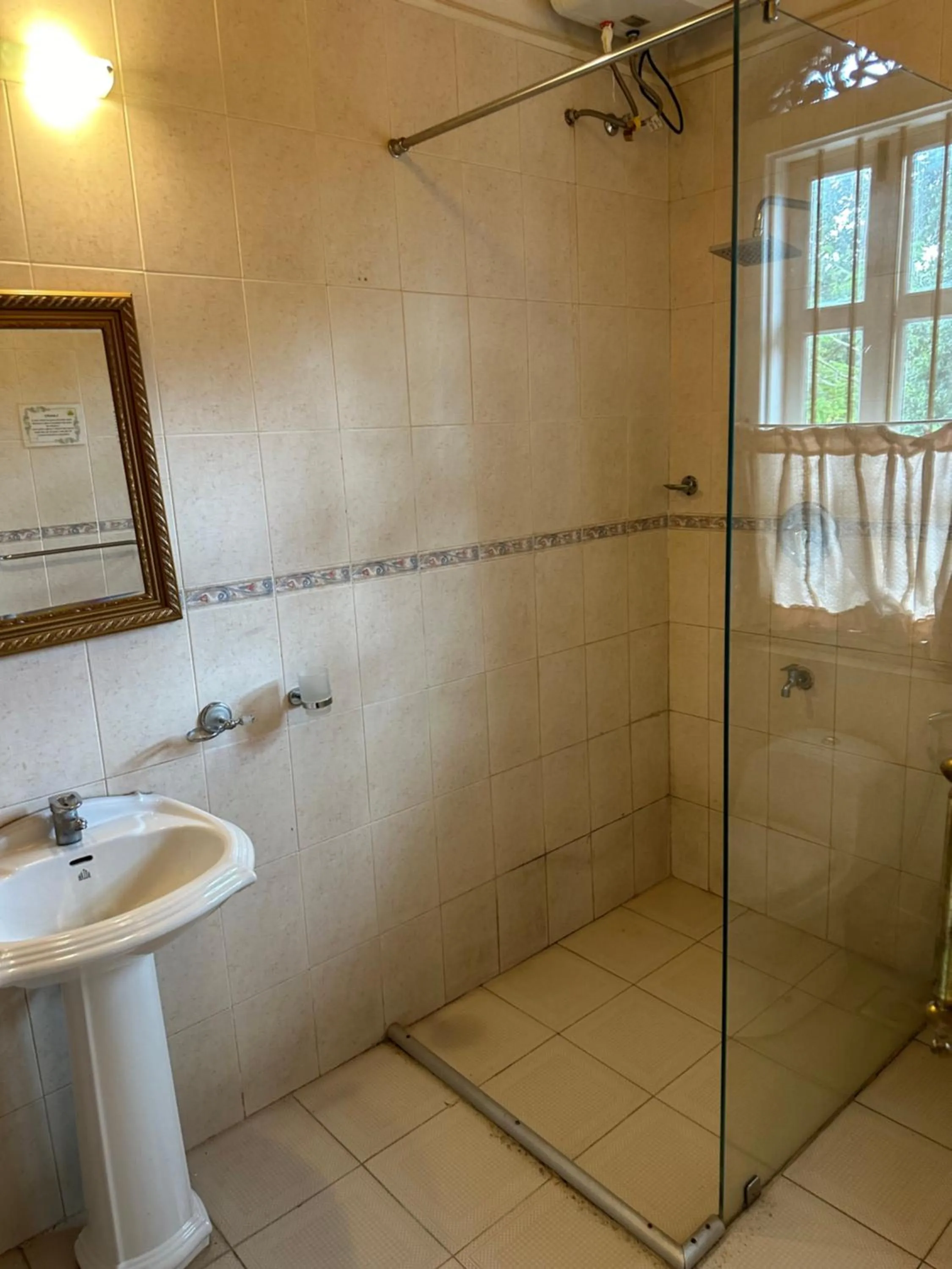 Shower in Manor House-Kandy
