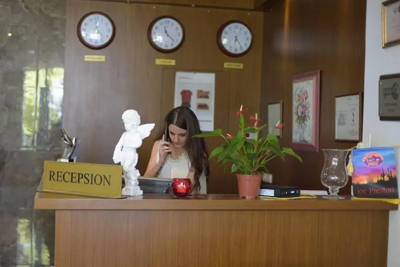 Lobby or reception in Perla Hotel Lobby or reception in Perla Hotel