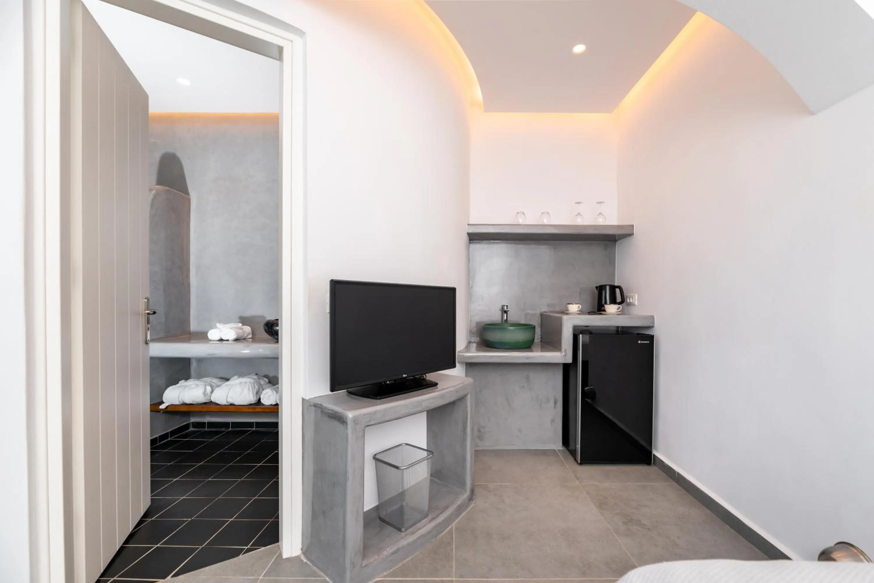 TV and multimedia in Santa Irina Luxury Sunny Lofts