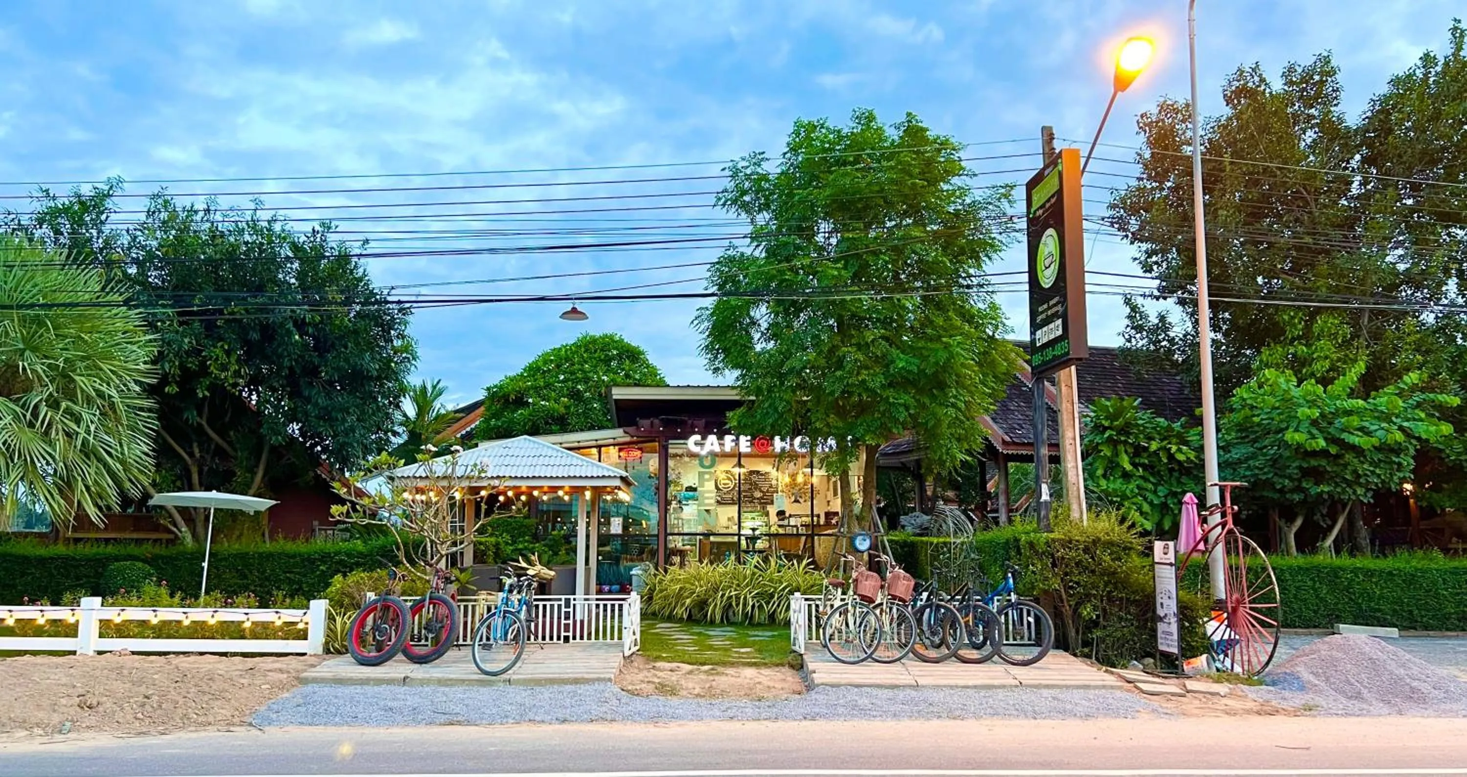 Restaurant/places to eat in Siri Lagoona Resort